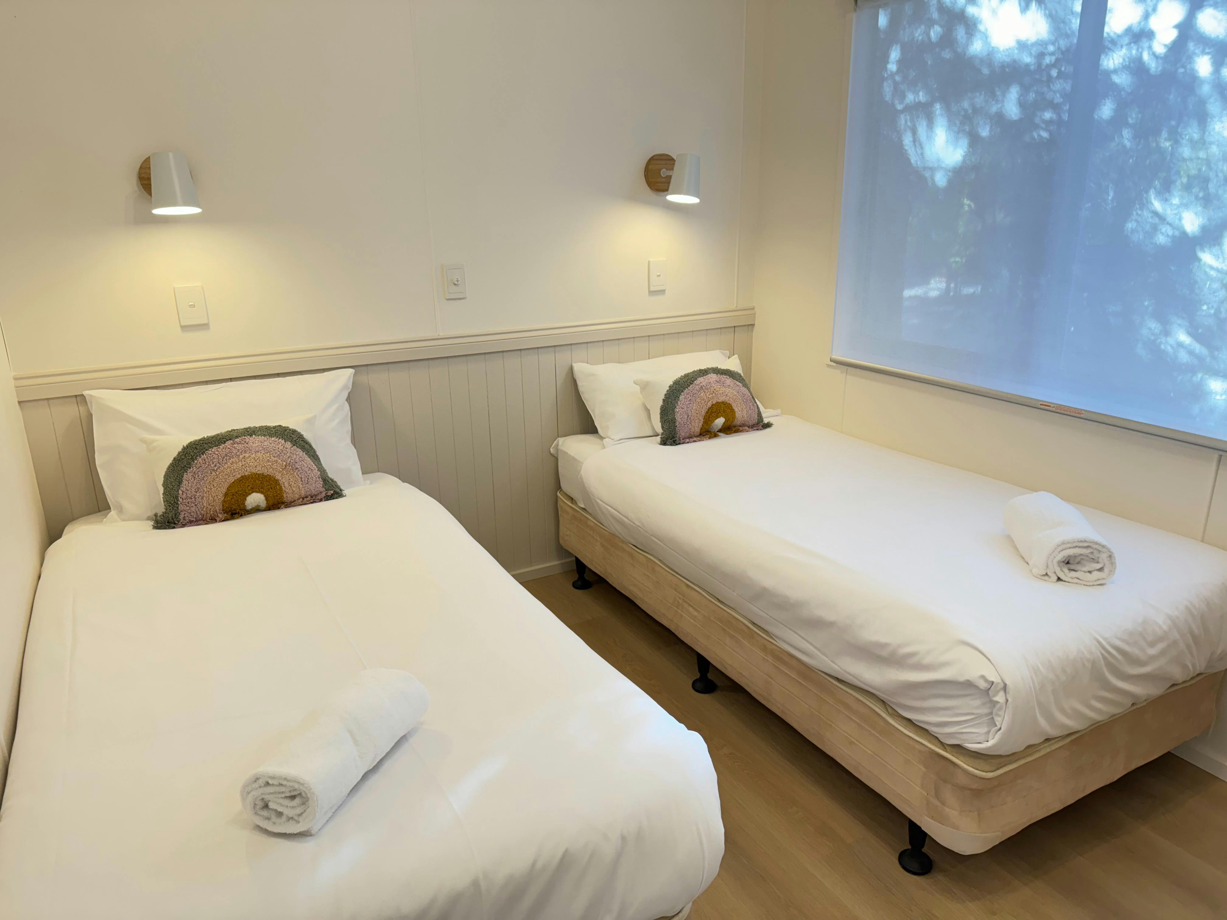 Deluxe 3BR Villa | Tasman Holiday Parks - Bright