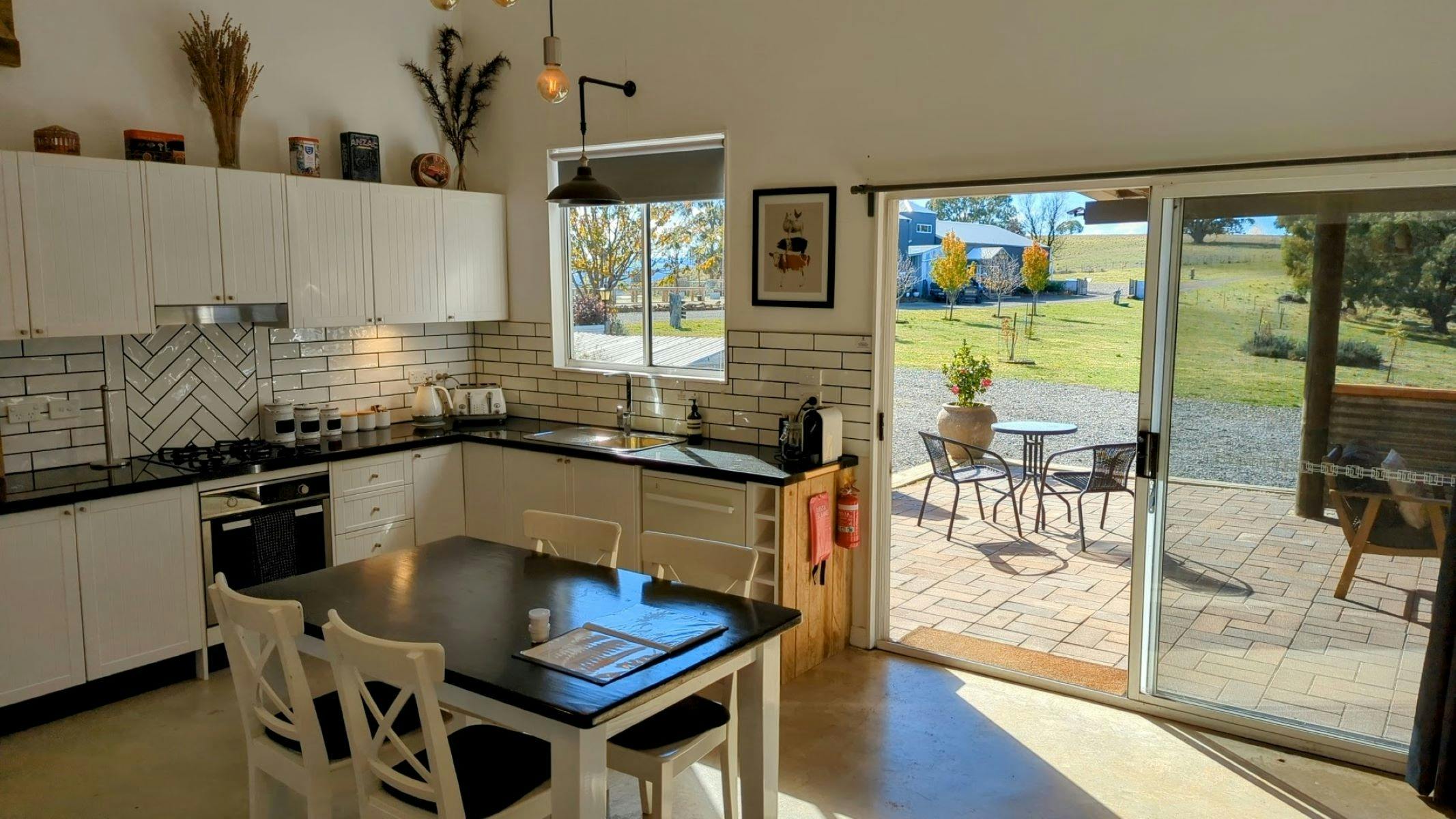 Abercrombie Ridge: The Lodge - fully self contained kitchen and amenities