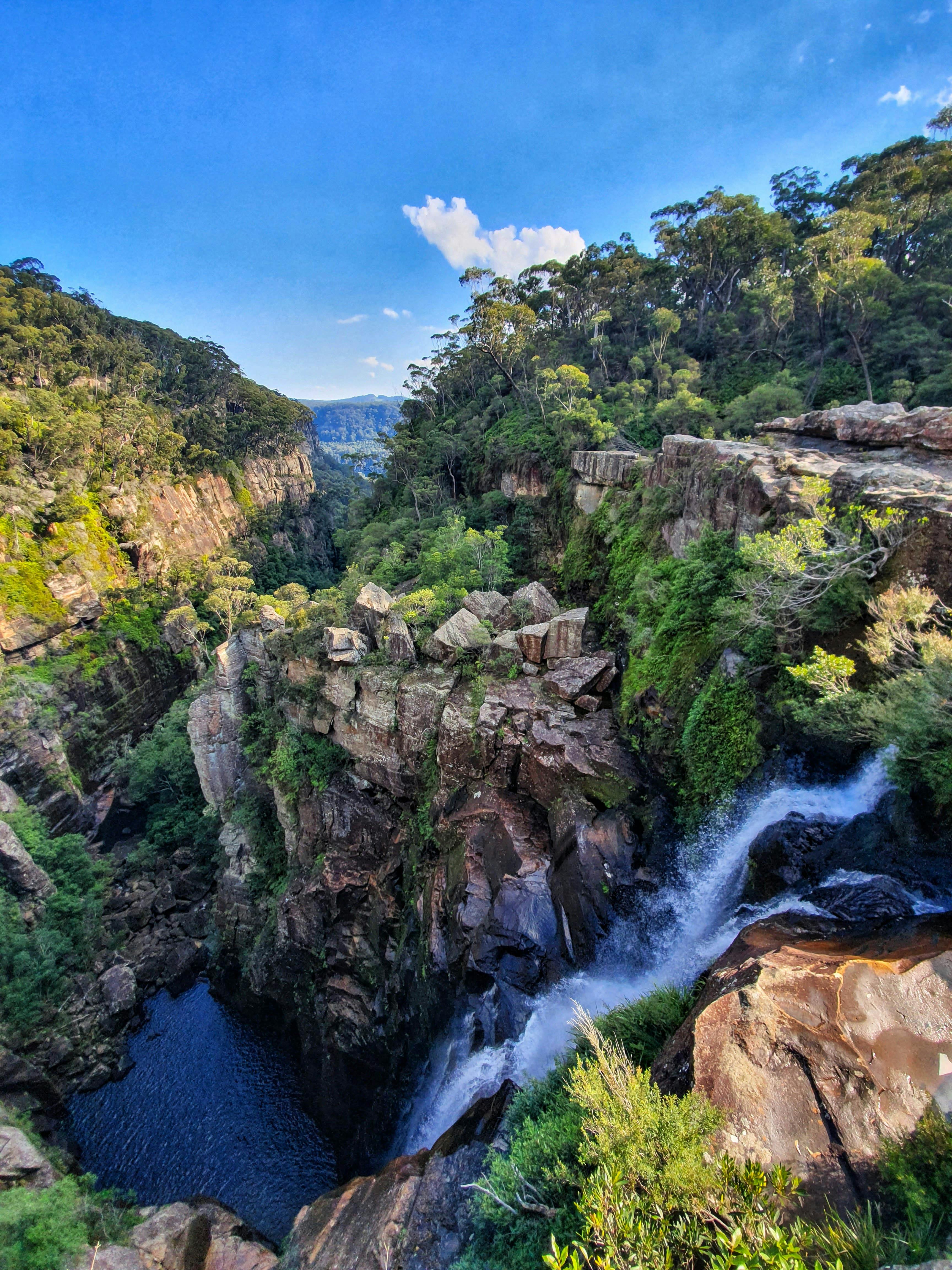 Waterfalls Wander Wine