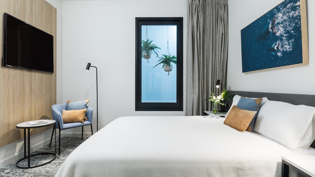 Oaks Cairns Hotel - Bedroom