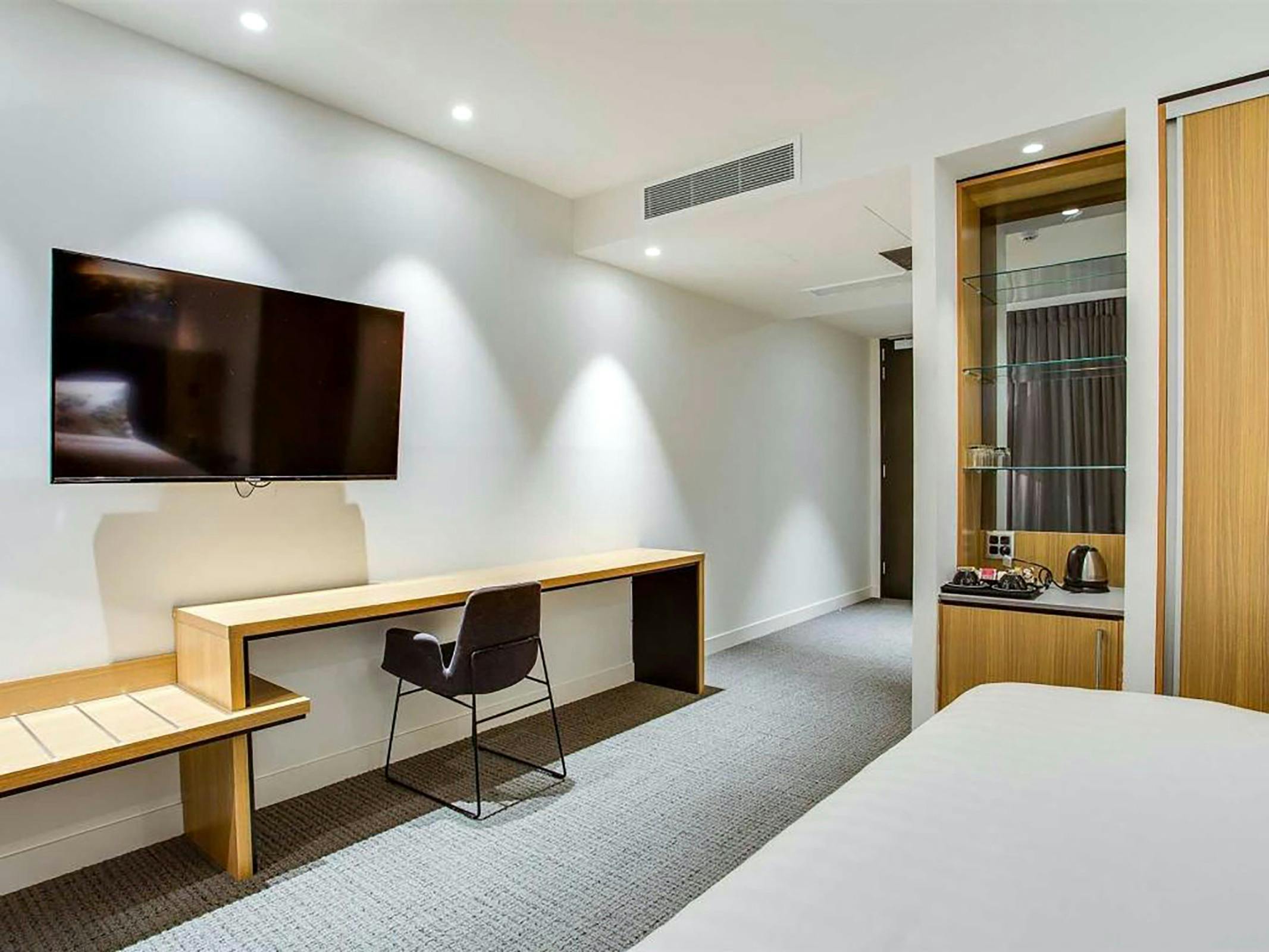 Modern guest room with desk at Quality Hotel Rules Club