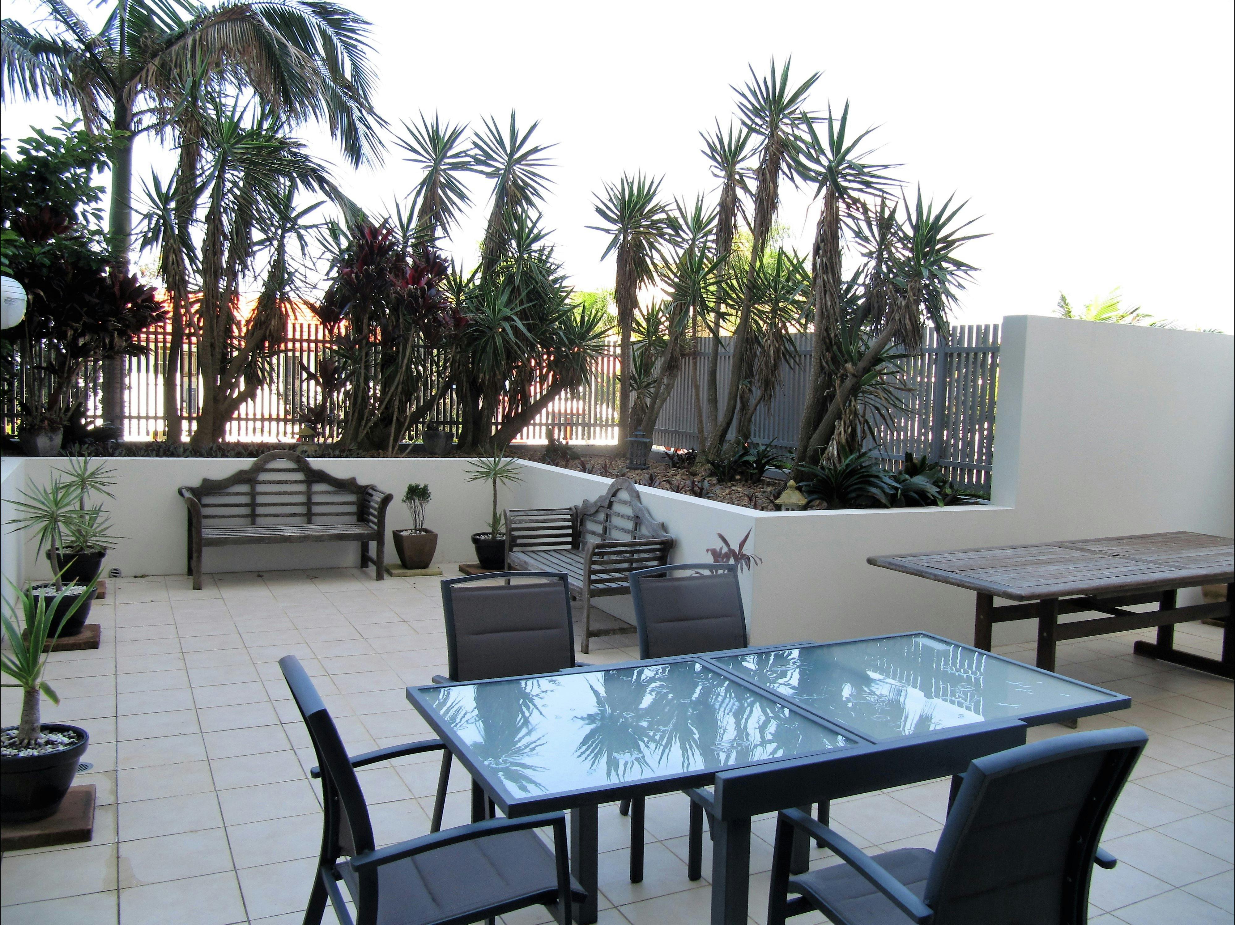 Large secure street access courtyard. Enjoy the spa bath in the ensuite. secure outdoors for kids