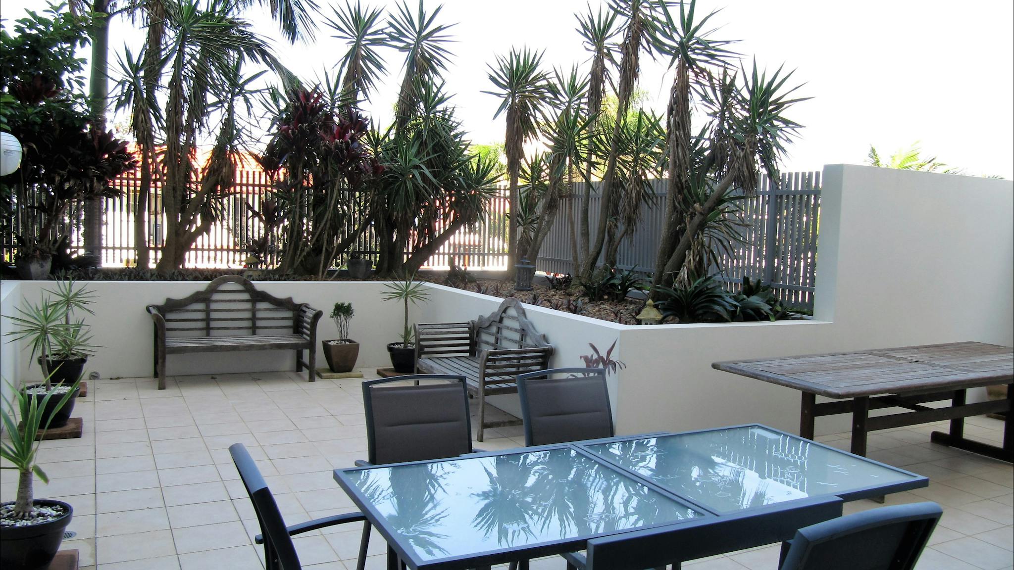 Large secure street access courtyard. Enjoy the spa bath in the ensuite. secure outdoors for kids Large secure street access courtyard. Enjoy the spa bath in the ensuite. secure outdoors for kids