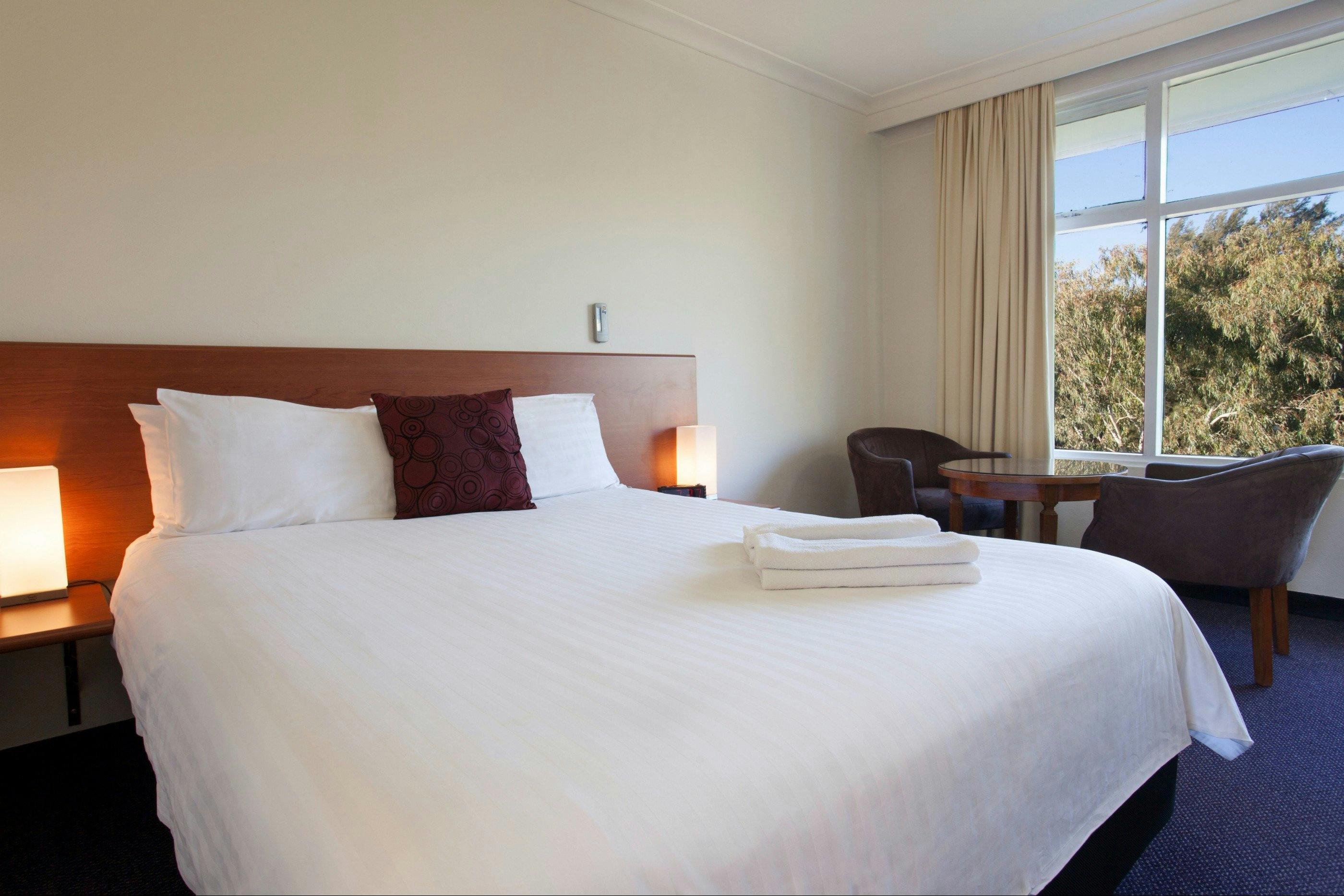 Standard Queen Twin Room