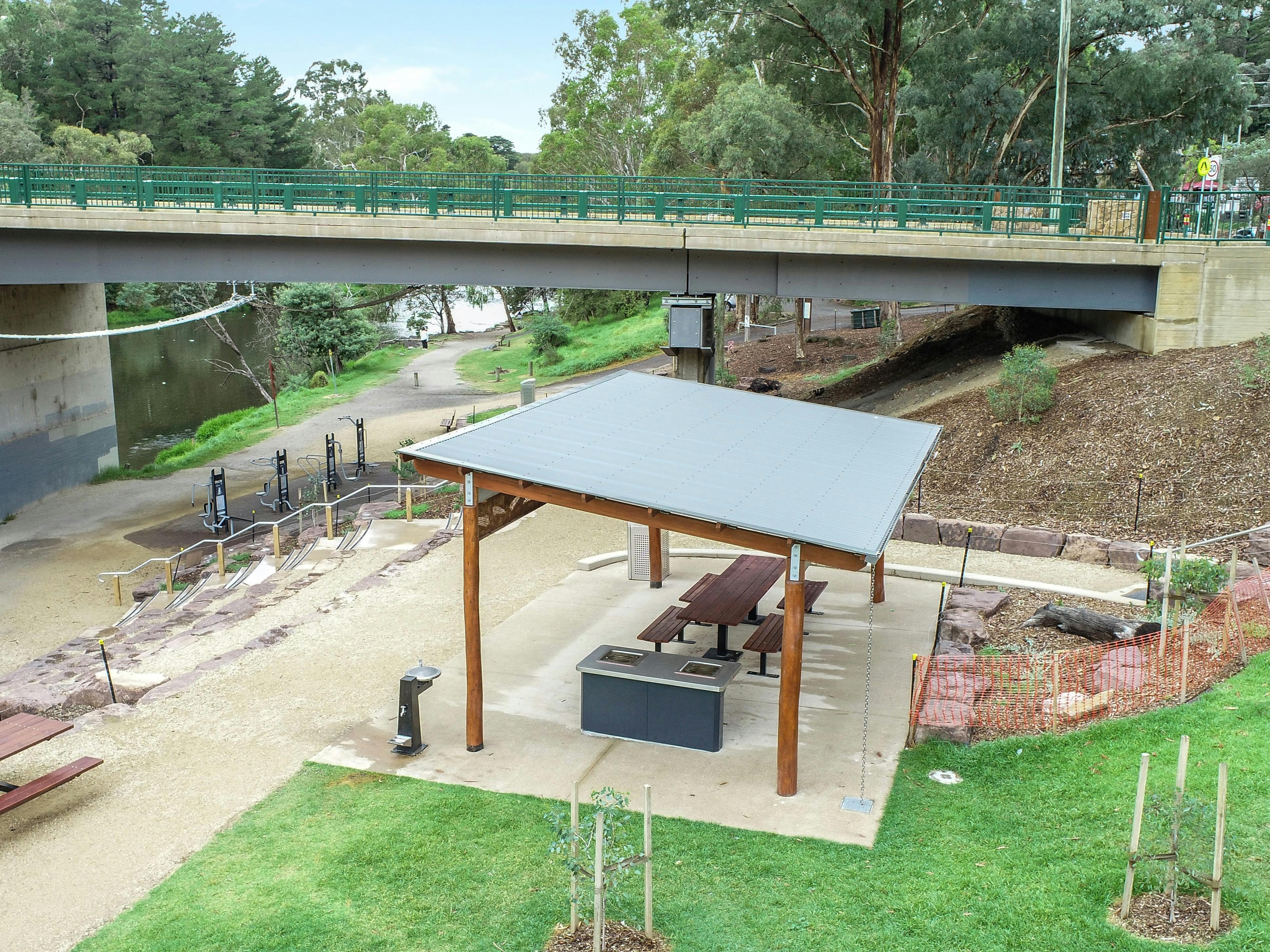wonguim wilam bbq shelter, Yarr River and exercise equiptment