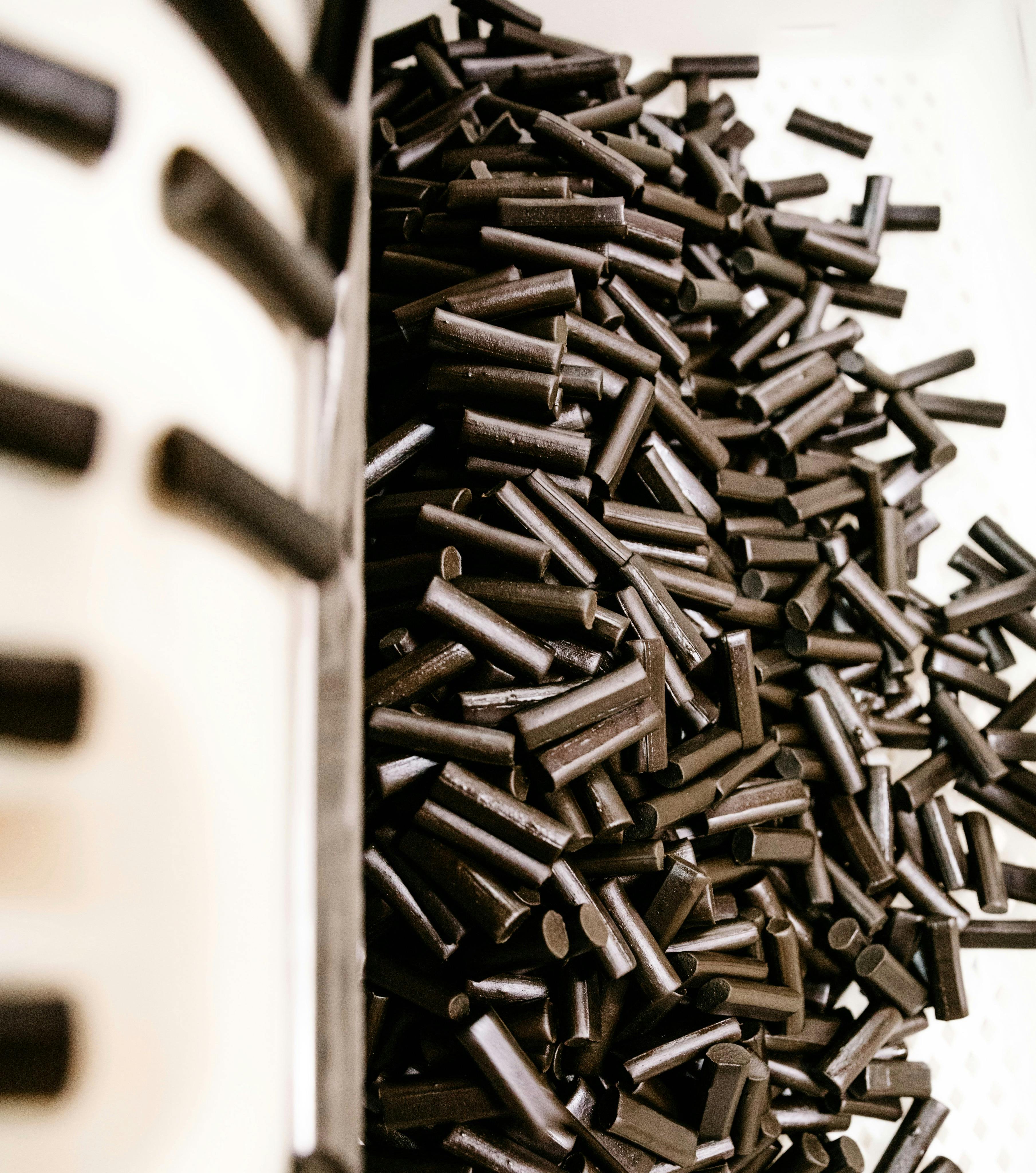 월요일부터 금요일까지 감초가 만들어지는 모습을 보세요