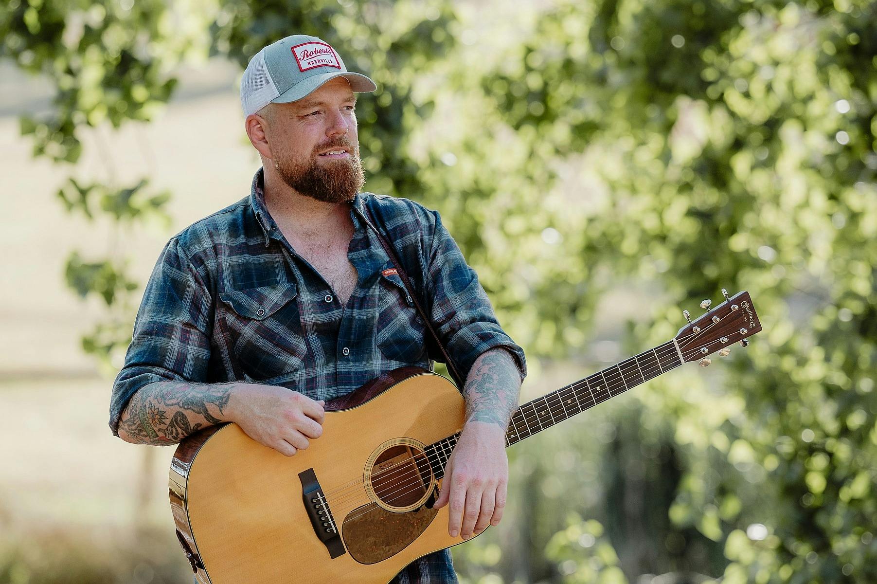 安德鲁·斯威夫特——由伊莫金·霍尔支持