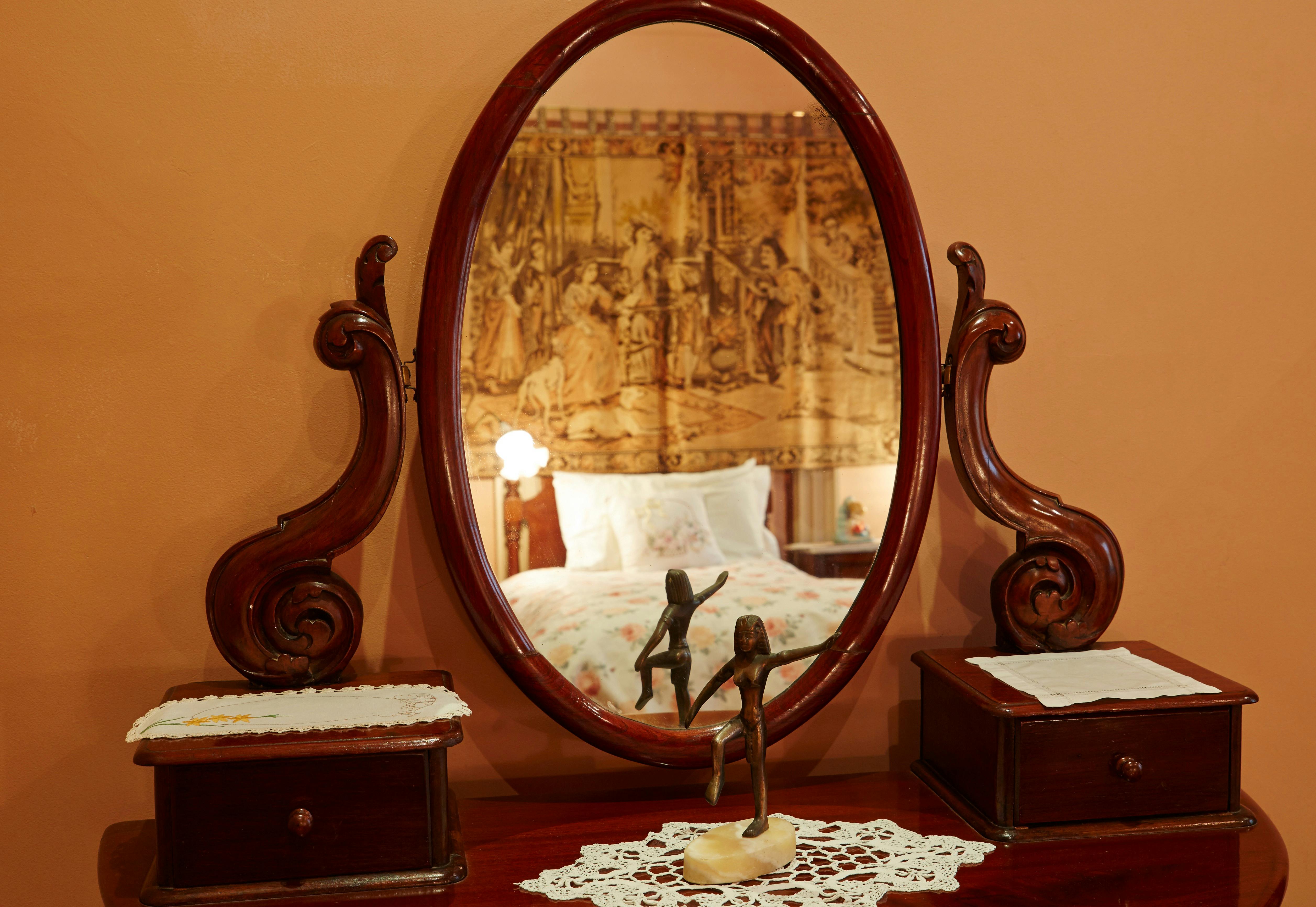 Buxton Manor - Butlers Apartment Slider Image 7