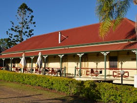 photo showing the front verandah area of the Hideaway Station Hotel