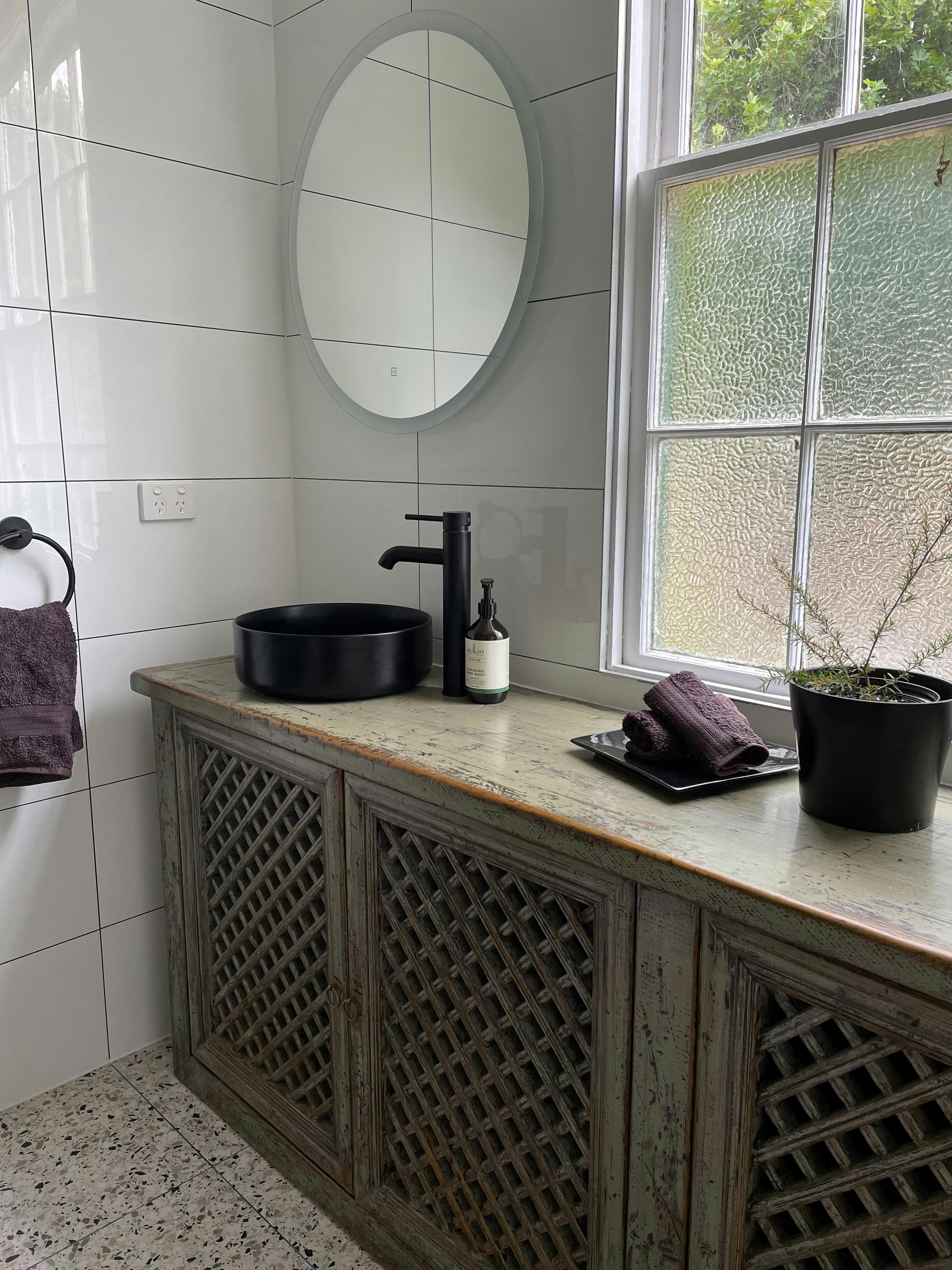 Shower, double vanity & underfloor heating