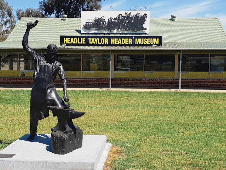 Front of the Headlie Taylor Header Museum with the Statue in front