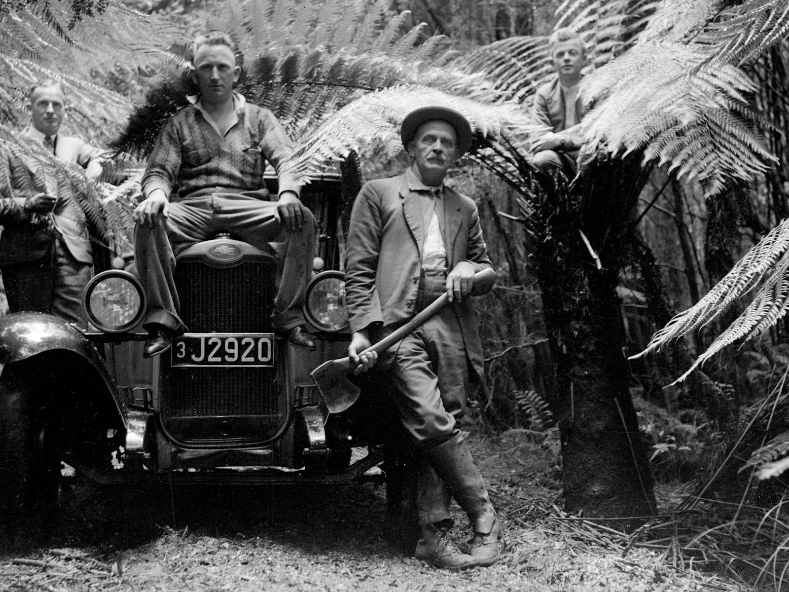 Image: JH Robinson, Holdfast Tunnel excavation workers including WJ Thorne
