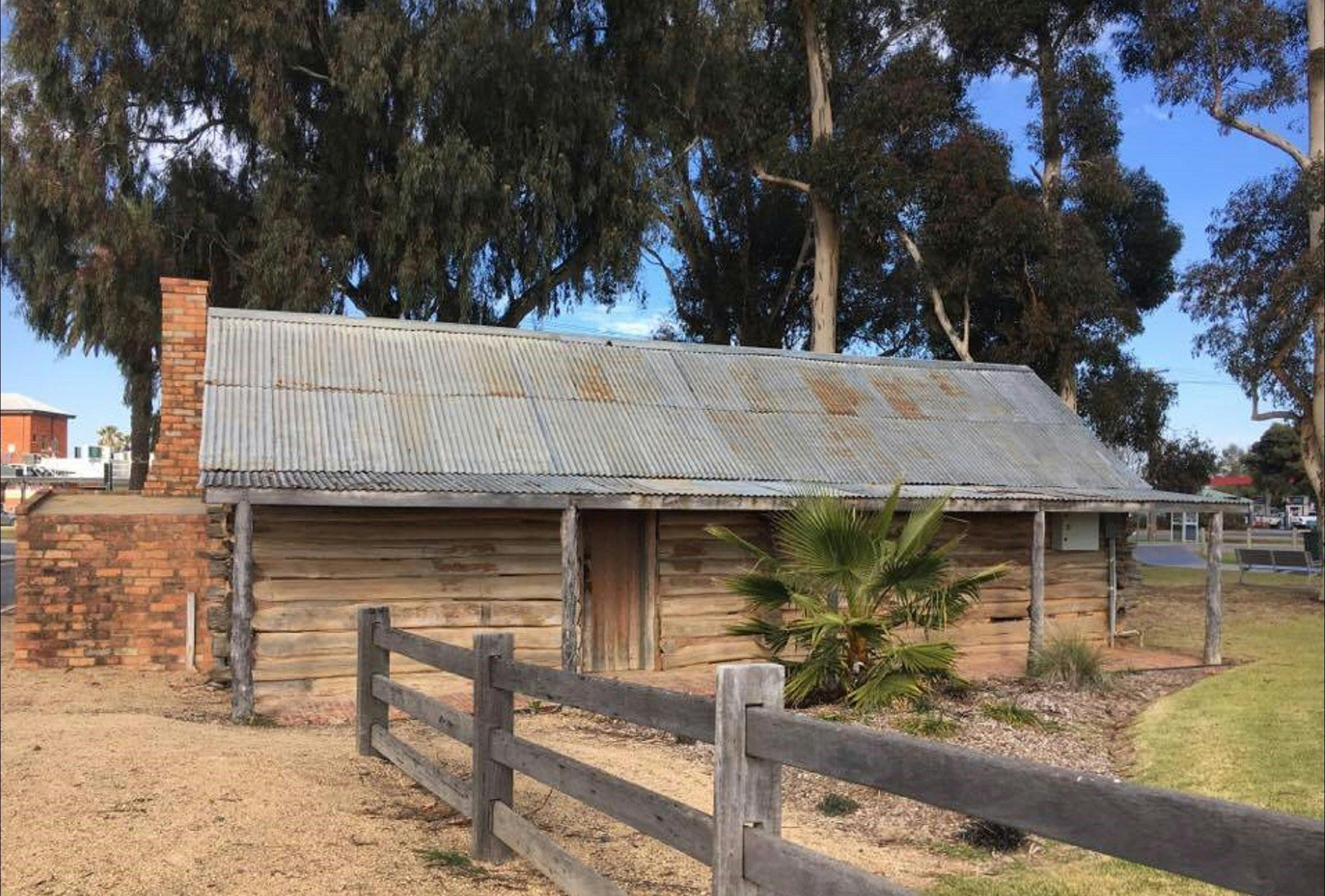 The Log Cabin Photography by Bindi Carey 17 June 2017