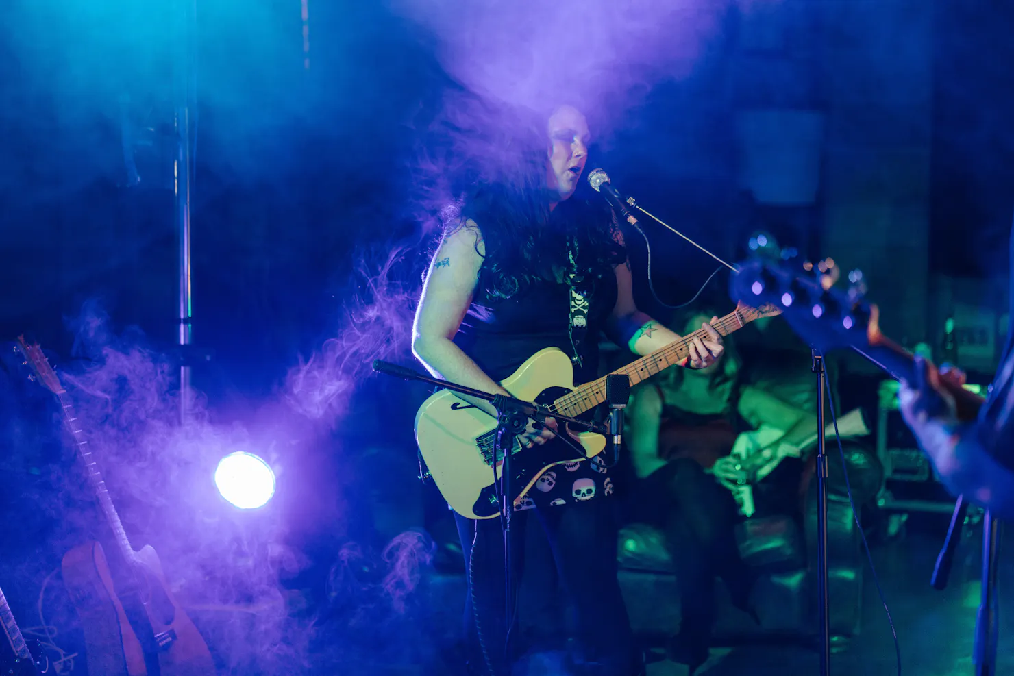 Amanda Emblem playing live in the Round