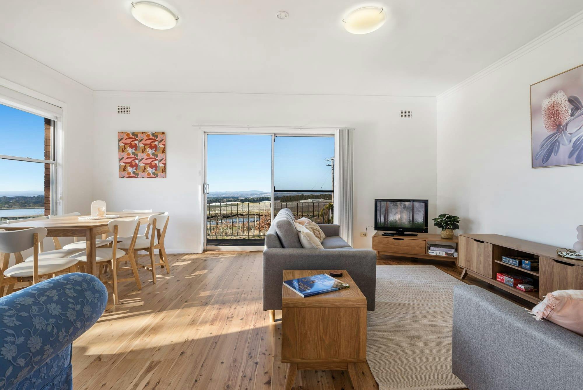 Beautiful open entertaining space with big windows to display the panoramic views.