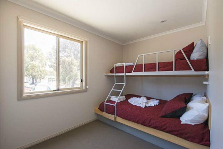 Marion Bay Caravan Park, EXECUTIVE CABIN 16 & 17 Marion Bay, Ac...