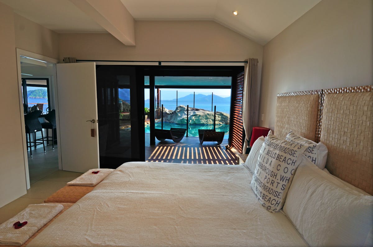 King Size Master Suite Overlooking Your Own 100% Private Natural Tidal Salt Water Rock Pool