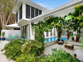 3 bedroom, 3 bathroom stunning Palm Cove property minutes from the beach