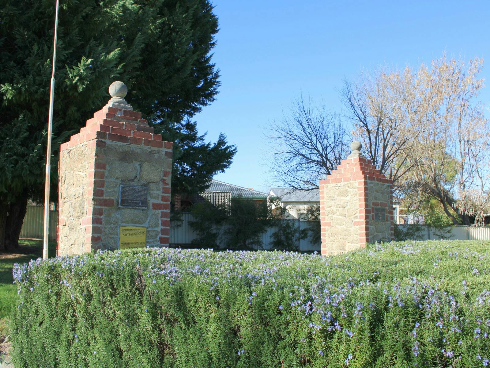 Cowra Garrison Gates edit1