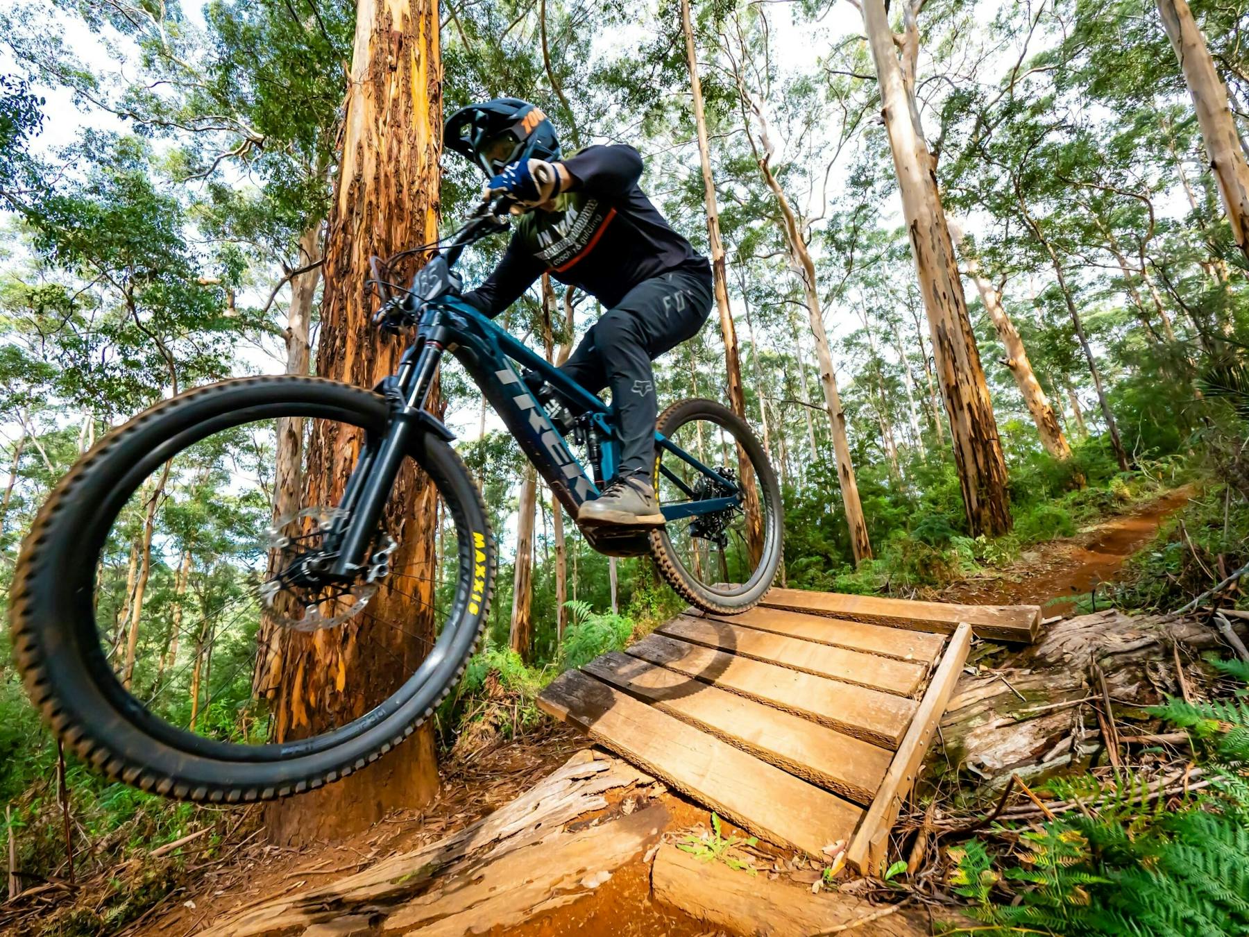 Coach sending a drop on Pembertons Relentless Blue trail