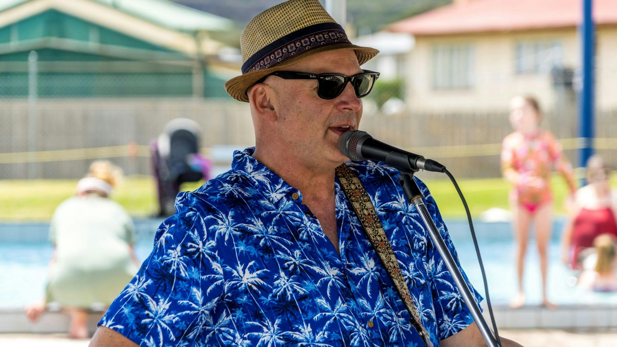 Jerome Hillier performing