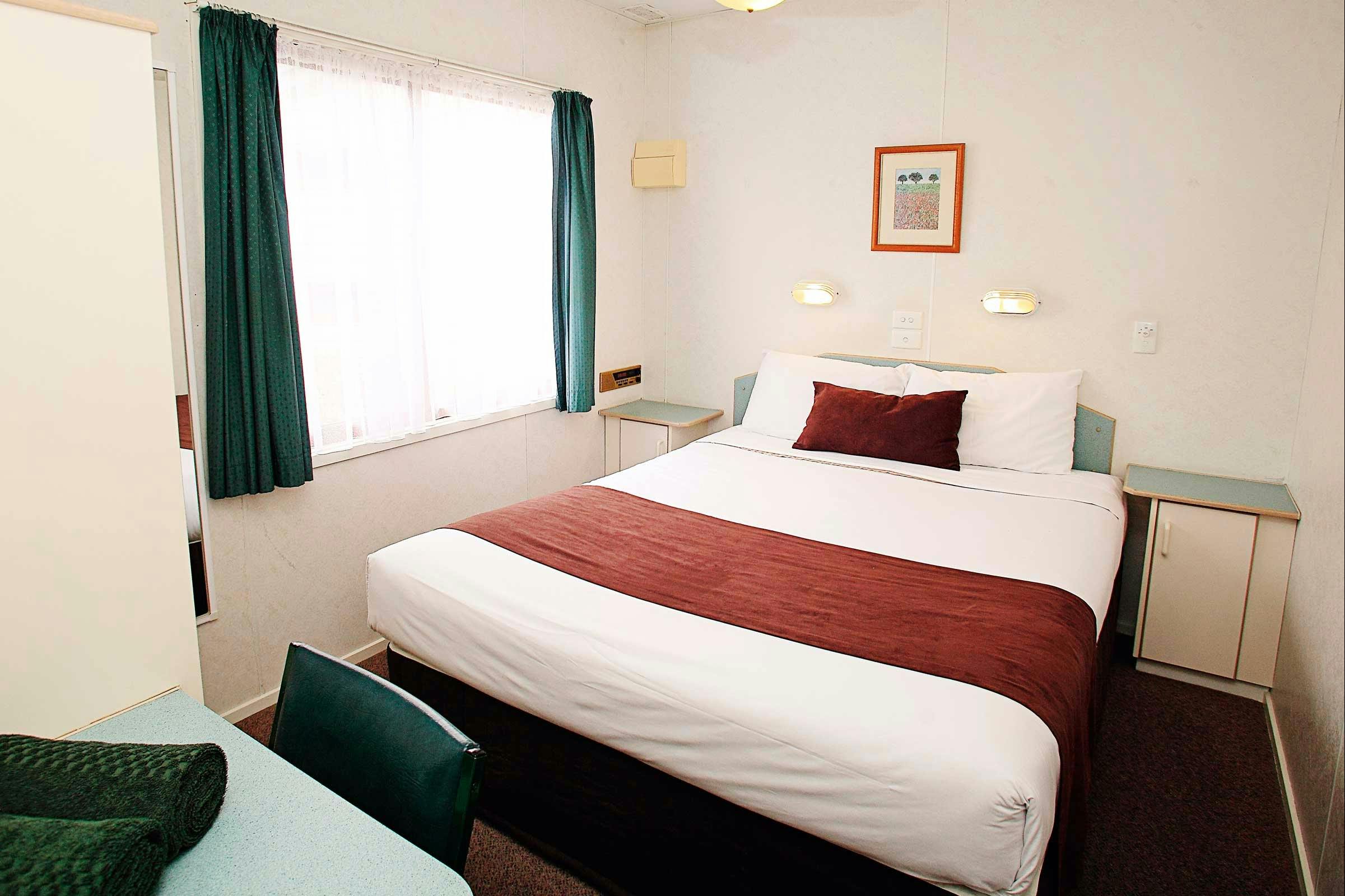 Standard Holiday Cabin - Sleeps Five