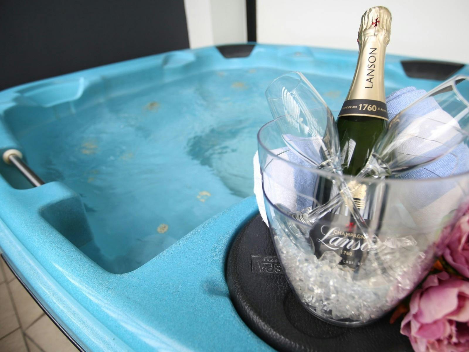 One Bedroom Outdoor Spa Apartment