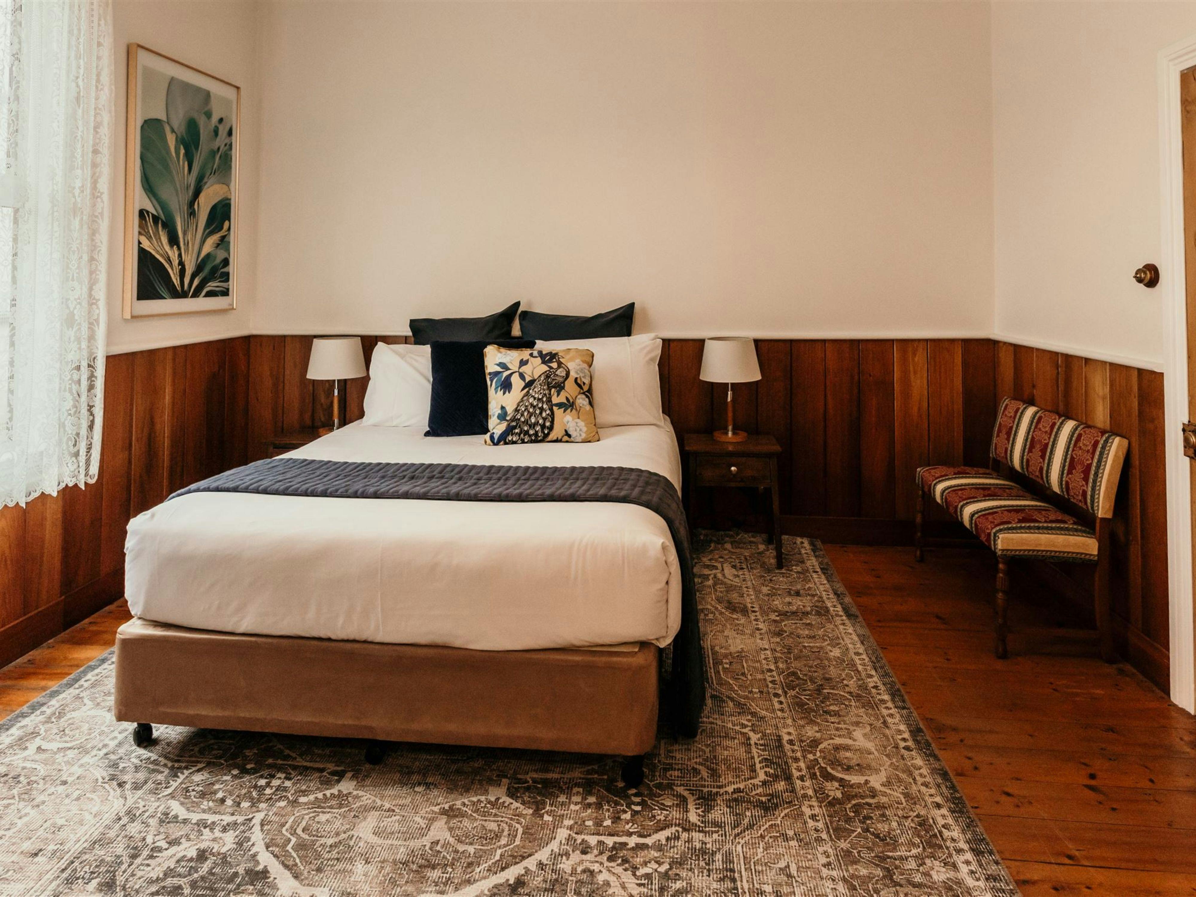 comfy queen bed, ensuite, walk in robe