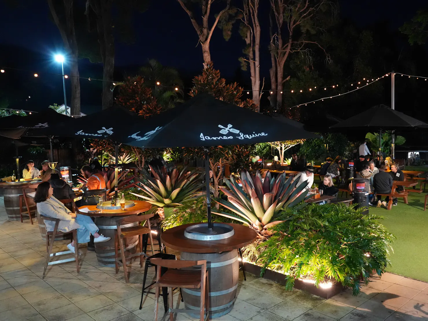 People sitting in the beer garden of Maleny Hotel