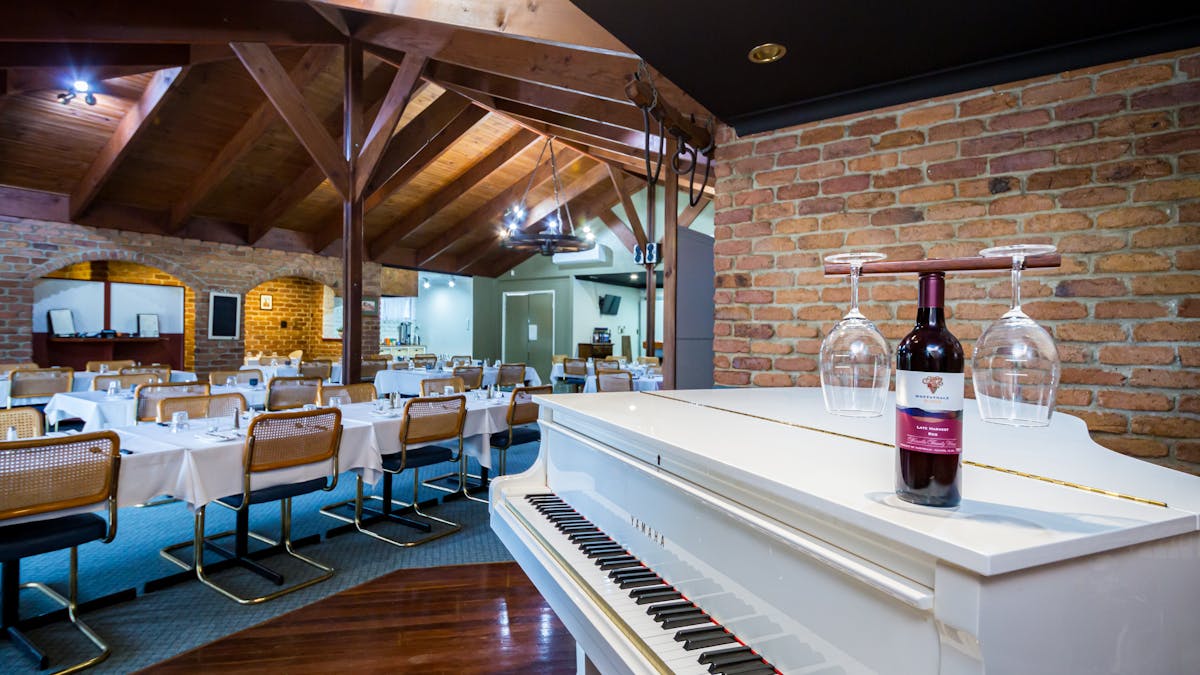 Enjoy relaxed fine dining in Ivory's Licensed Restaurant. The menu showcases local produce & wines