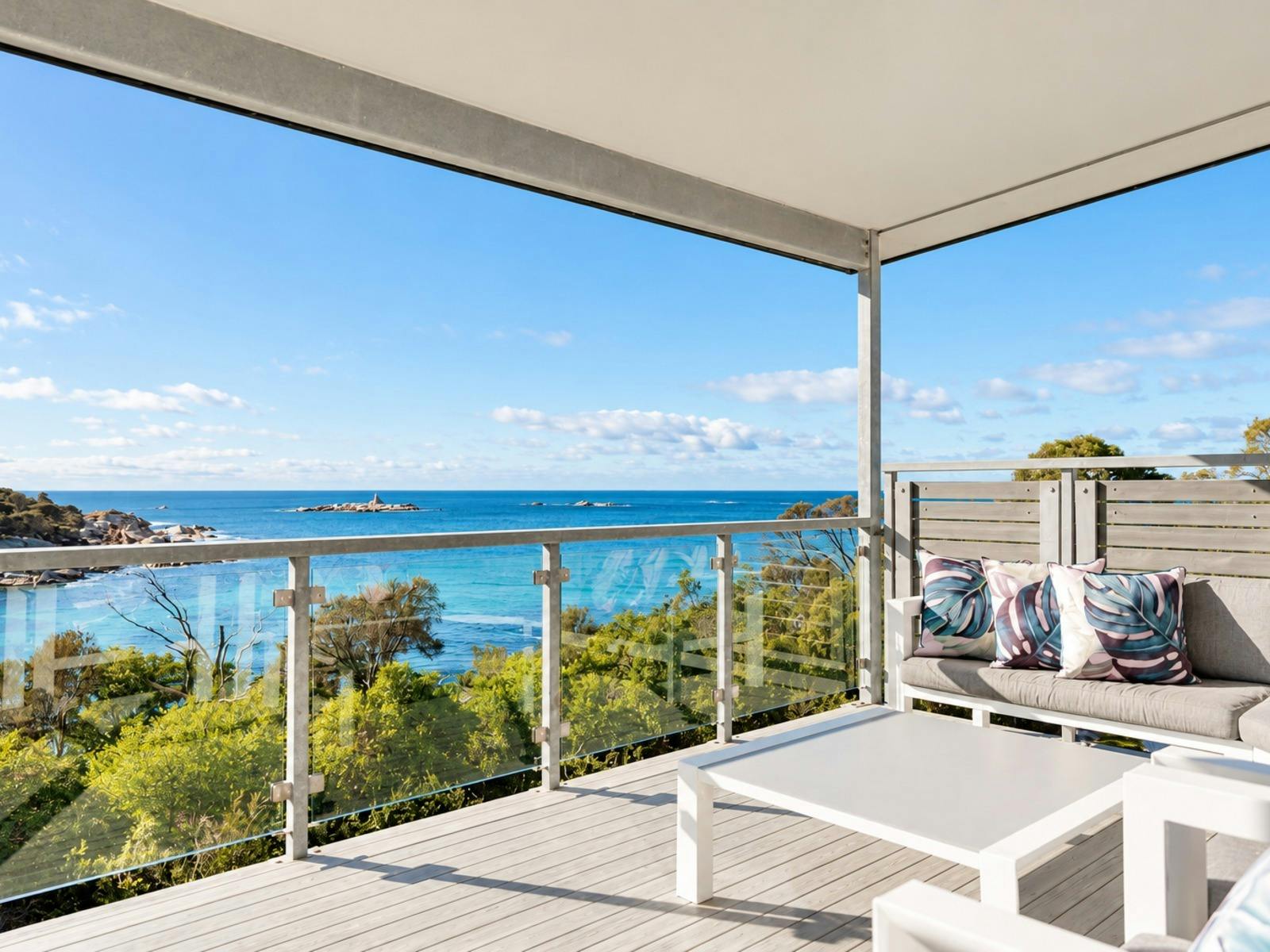 The Cove Bay of Fires - Ocean views
