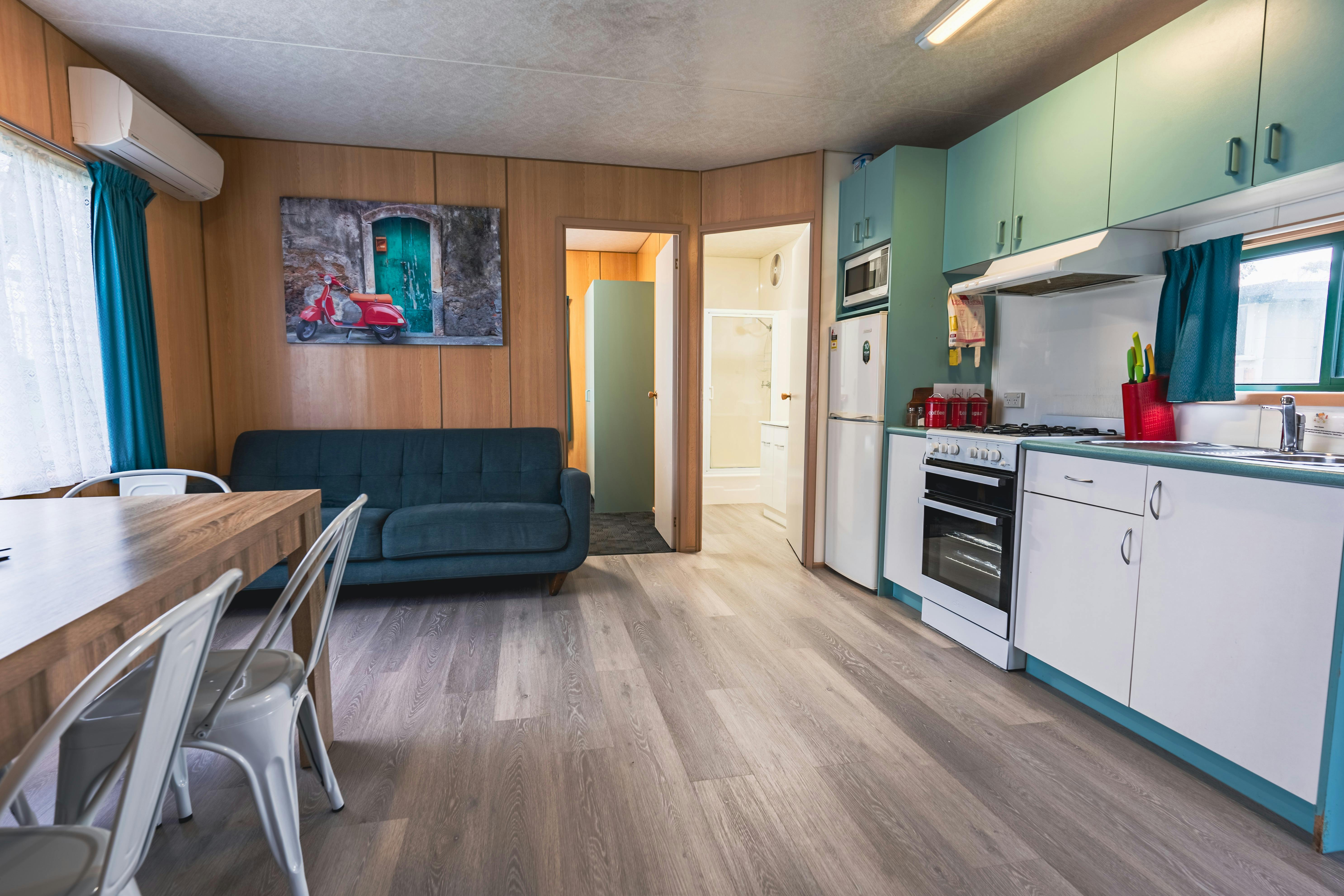 Family Cabin (Sleeps 6)