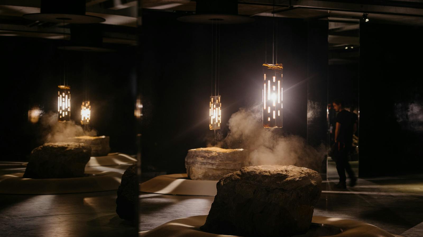 Vertigo (detail), 2021, Julian Charrière Onyx, motors, lamps, soundtrack