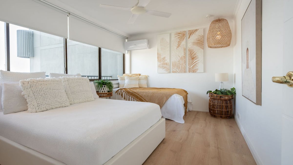 2 bedroom unit Surfers Paradise