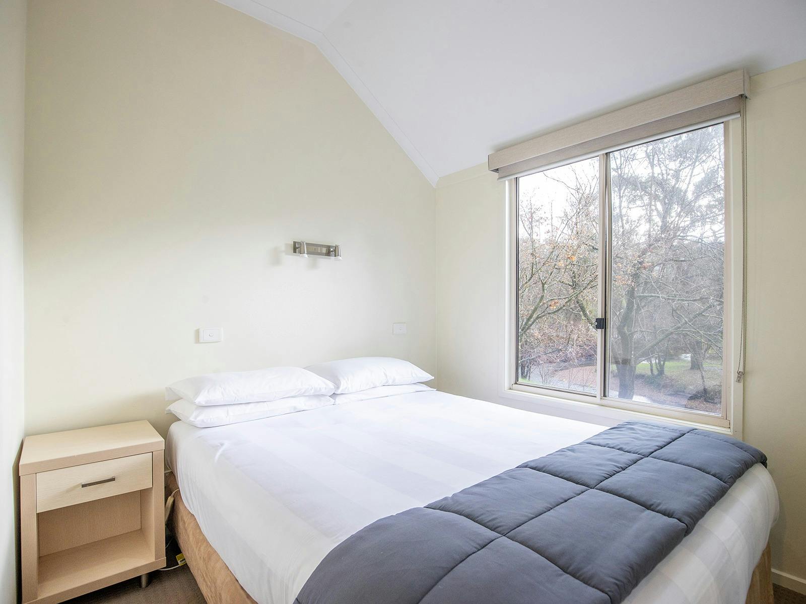 Feathertop Villa (Access Friendly) - Bedroom