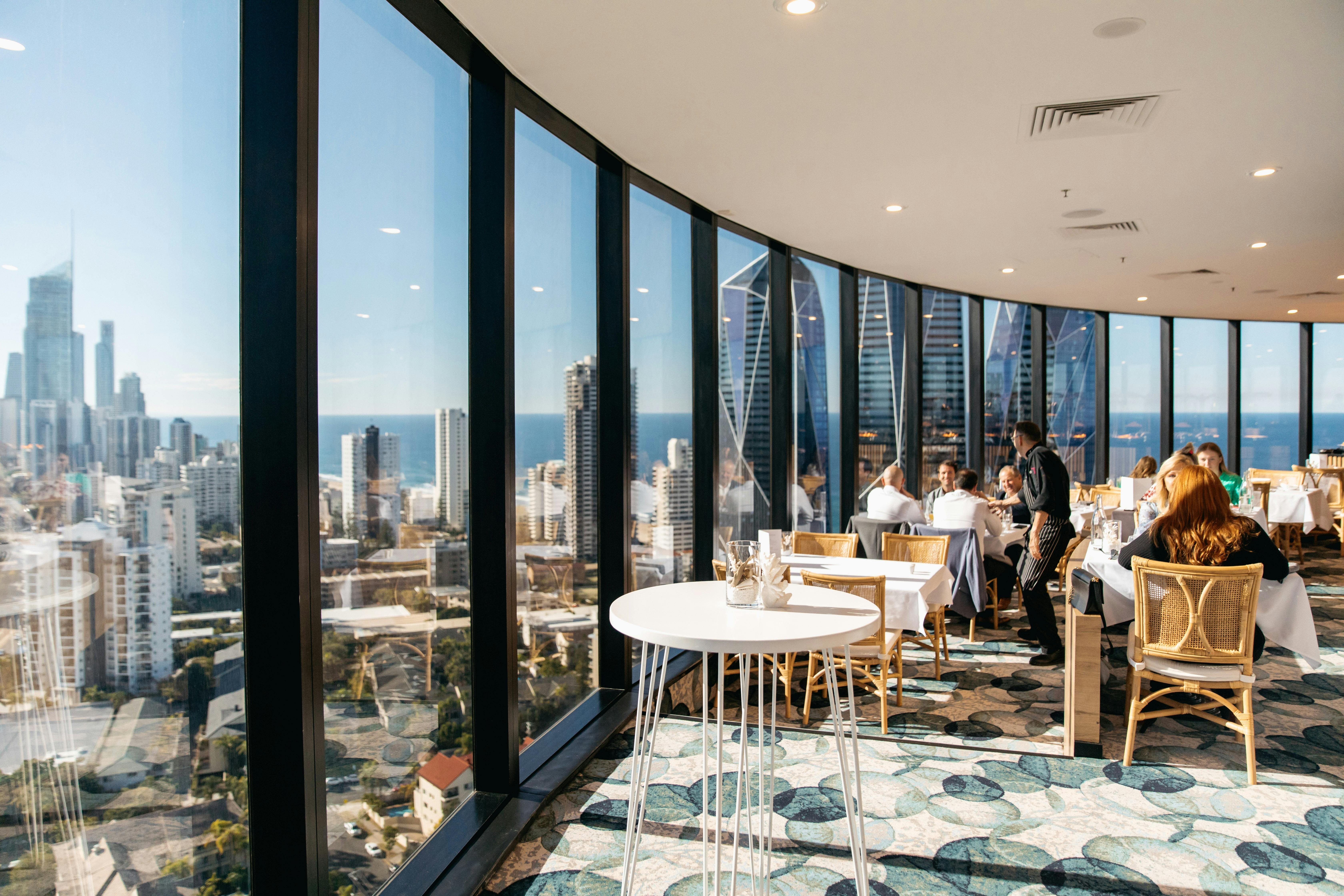 Horizon sky dining