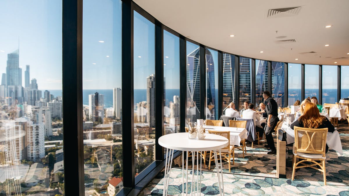 Horizon sky dining