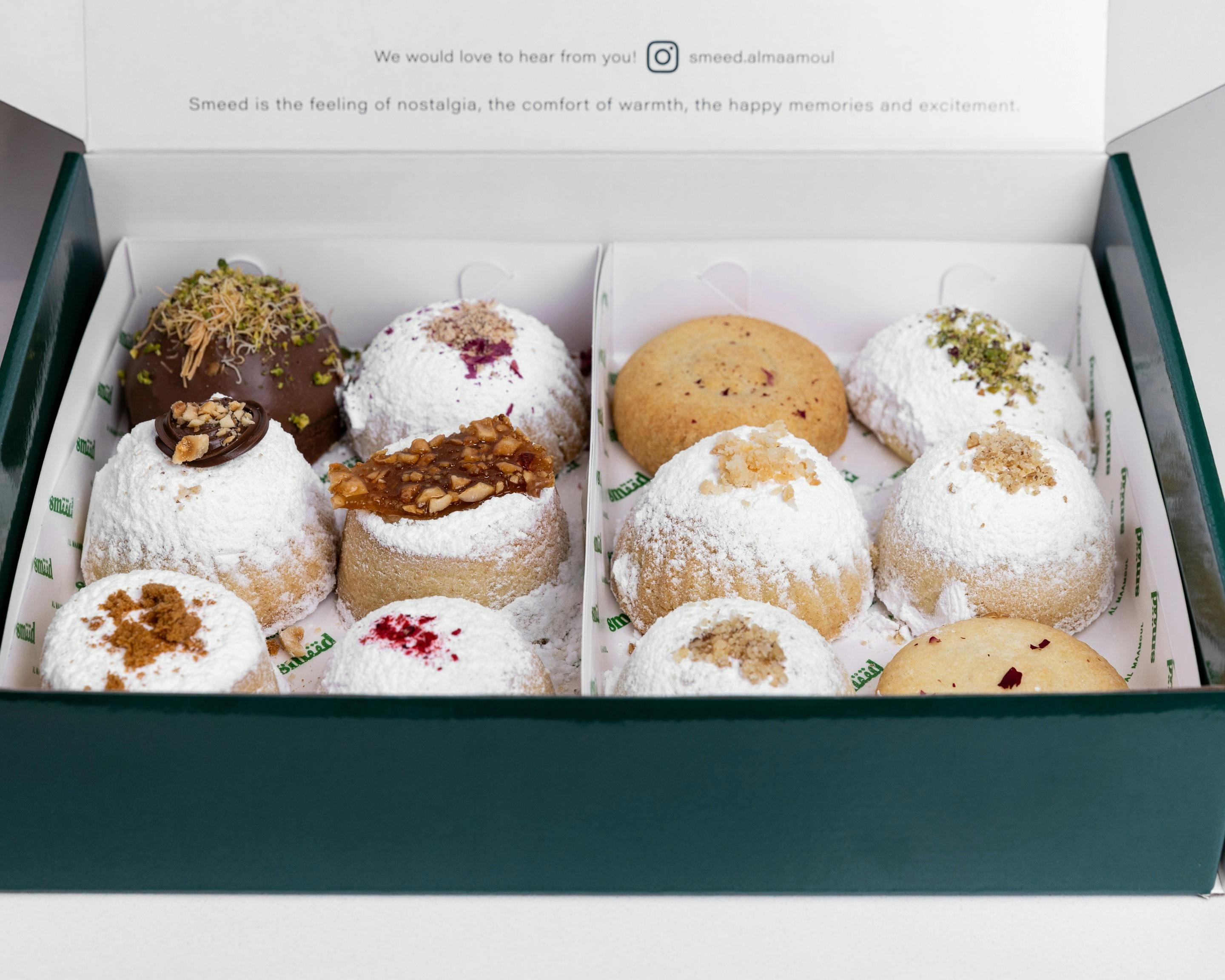 Box of twelve Smeed cakes