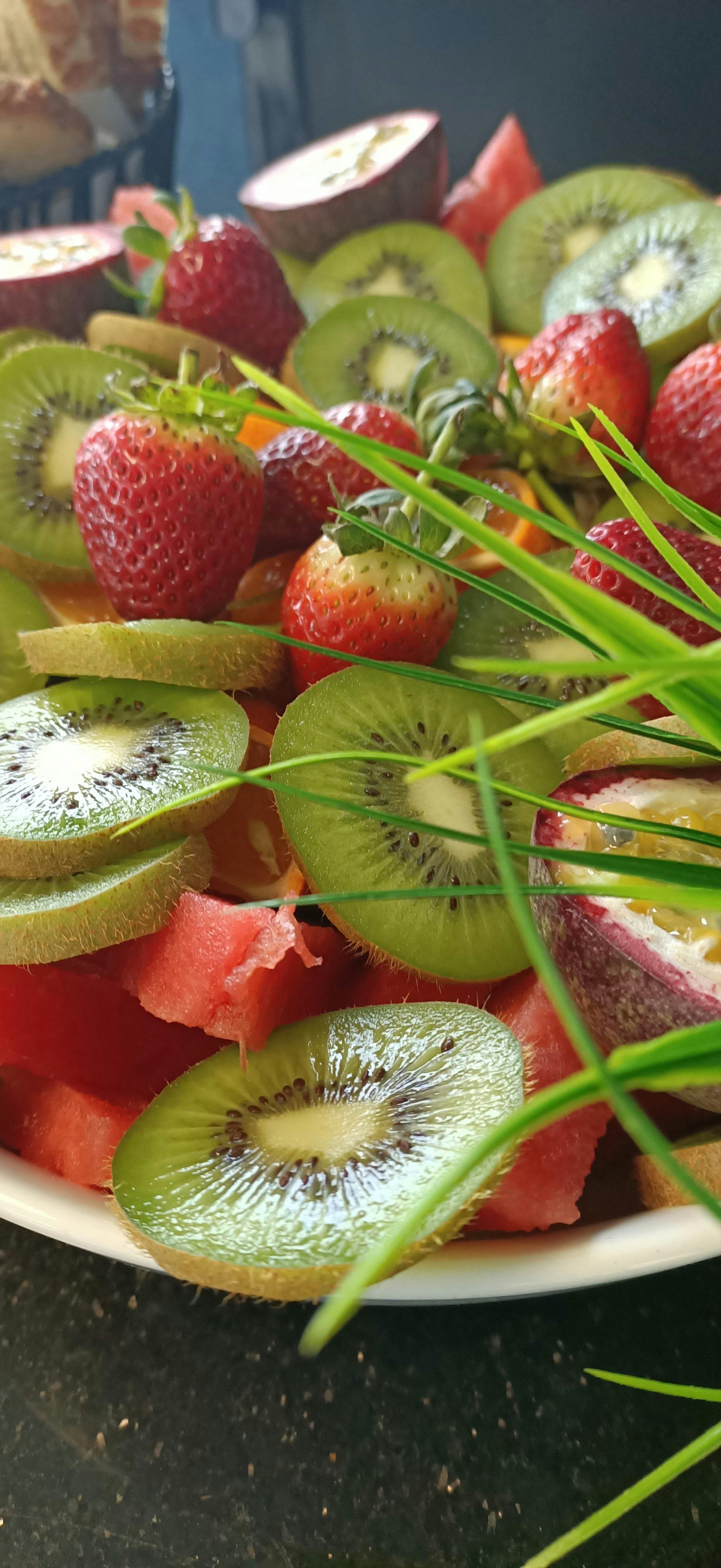 Try local bush tucker and seasonal fruits with native infused Iced tea on the Tweed River Cruise