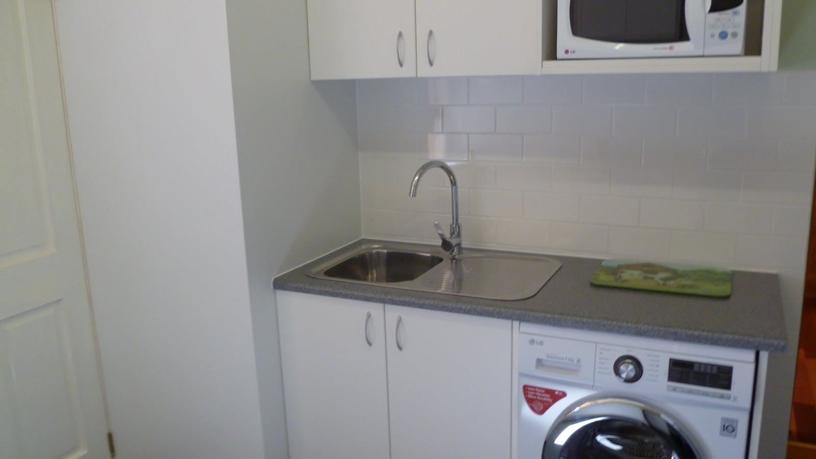 Kitchenette & Washing Machine