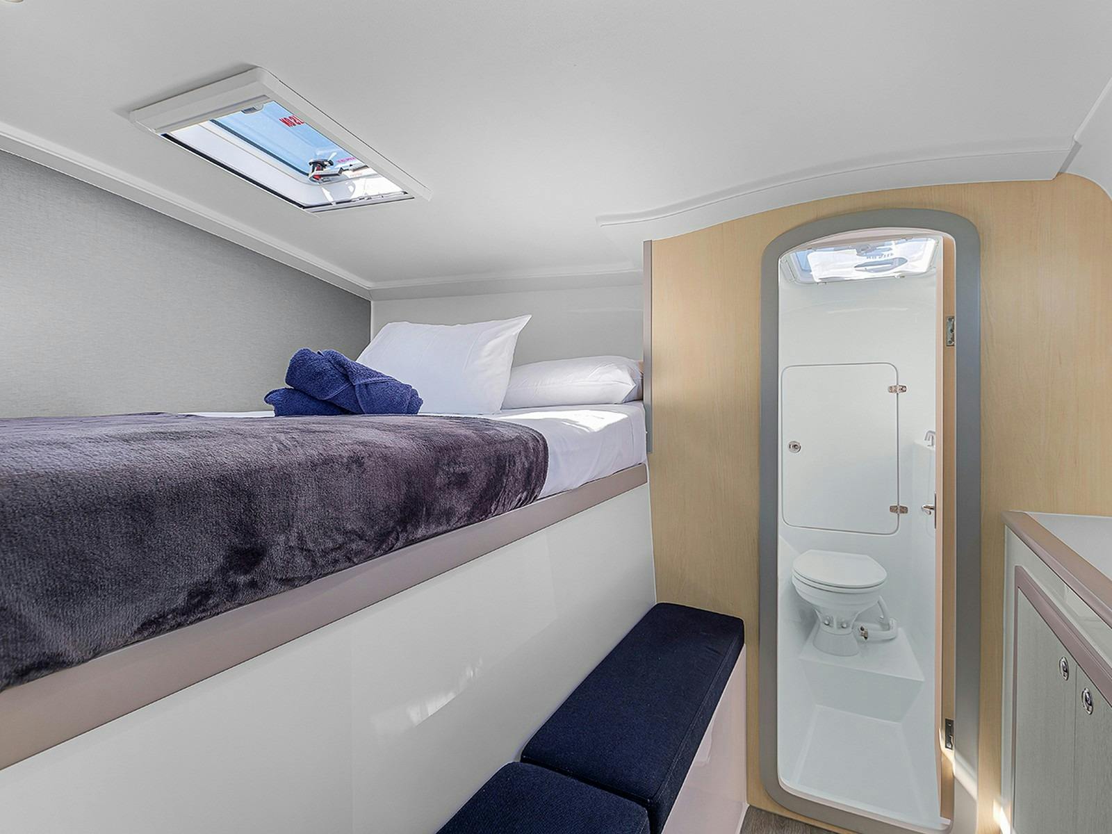 Seawind 1160 Lite Deluxe - starboard forward cabin and ensuite