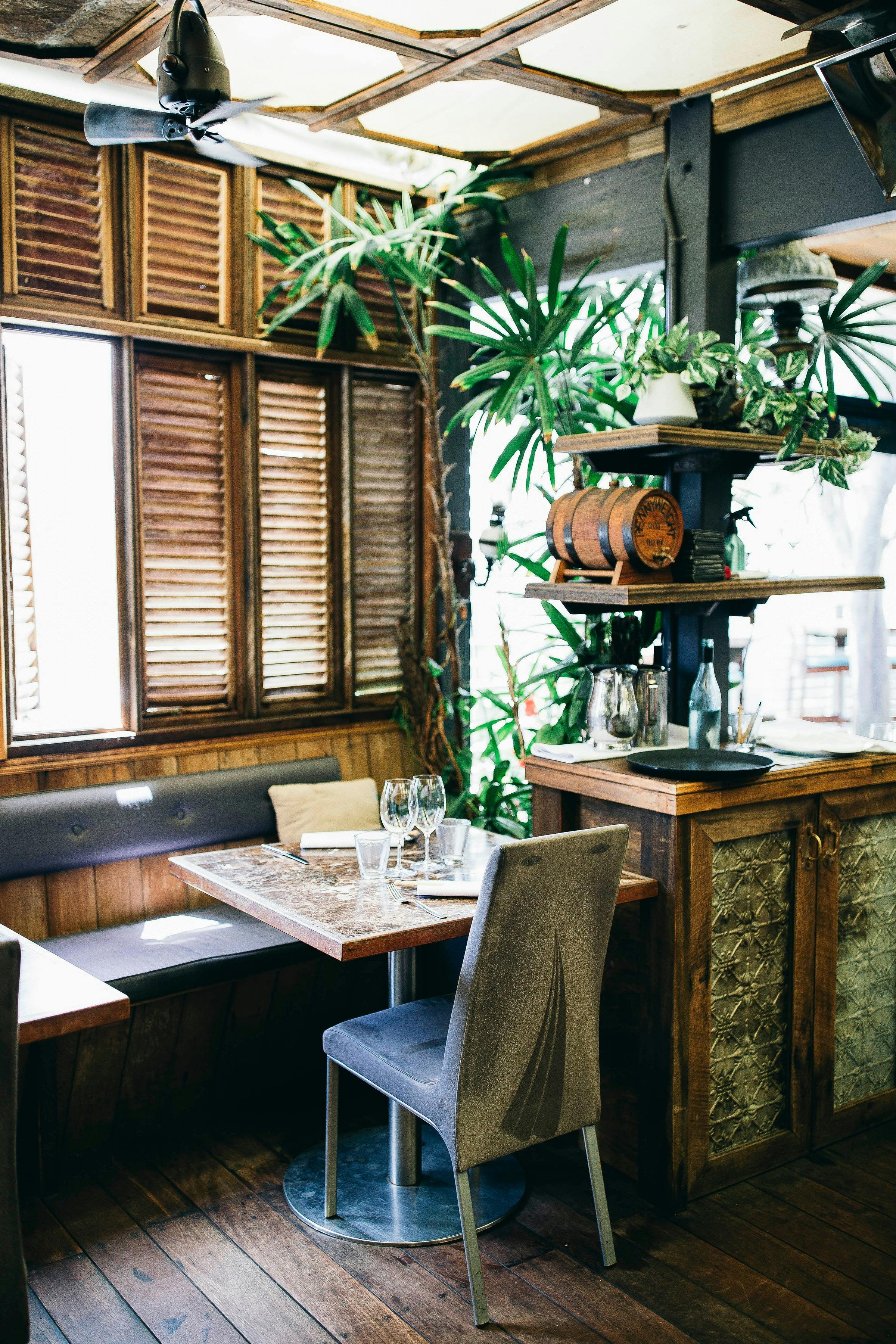 Fins Restaurant and Bar