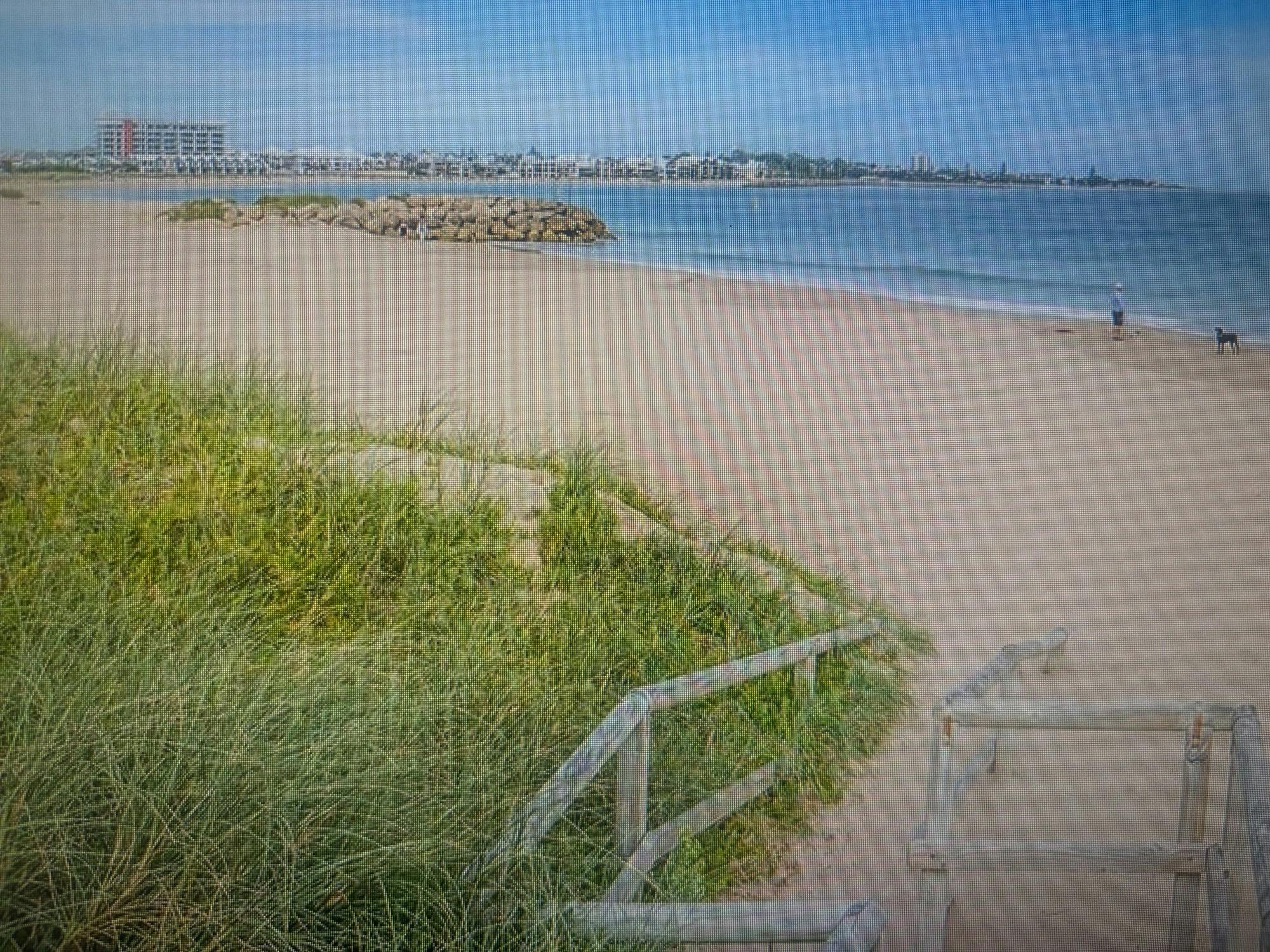 Just a short walk to Mandurah Beach