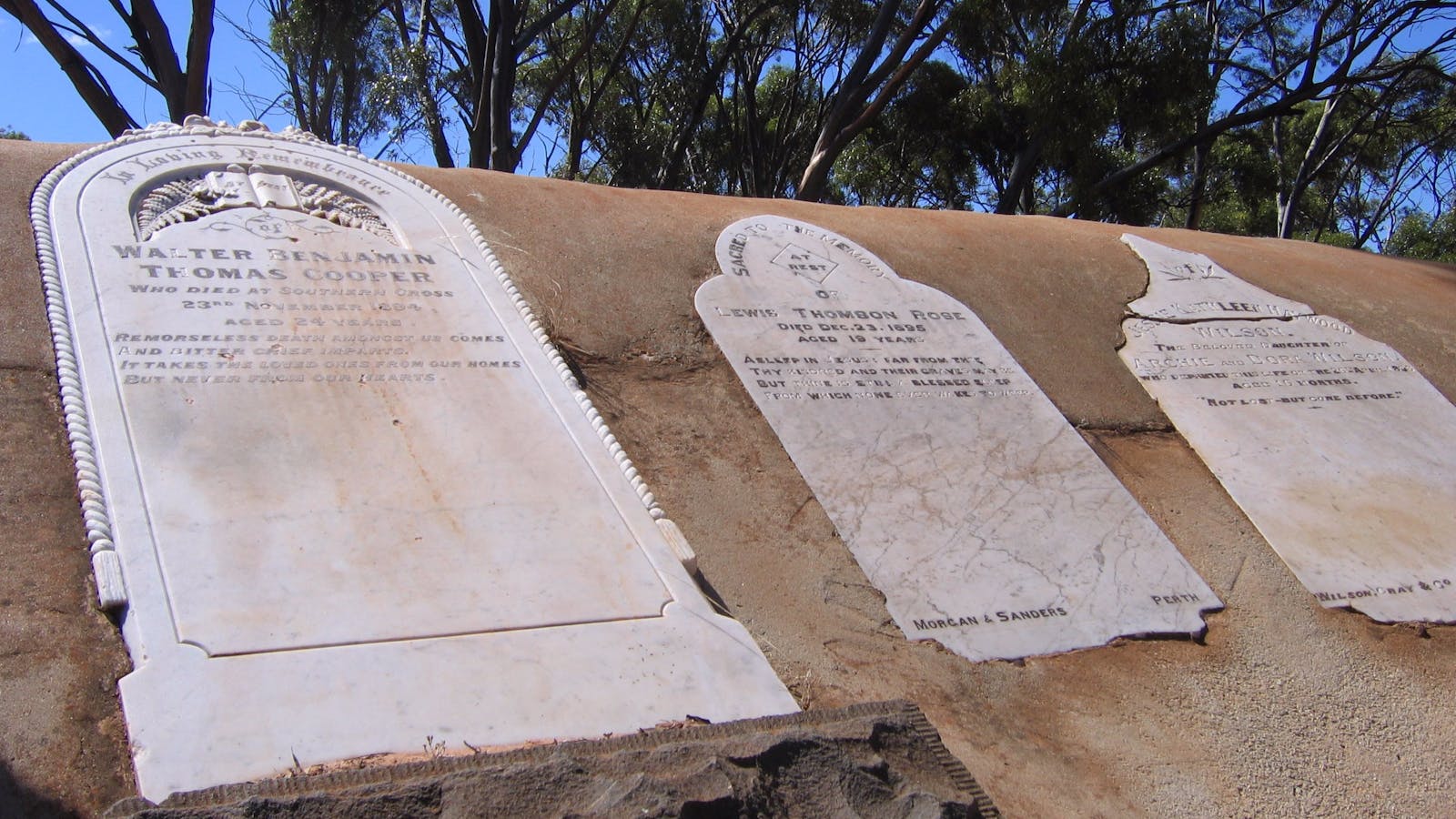 Old Southern Cross Cemetery