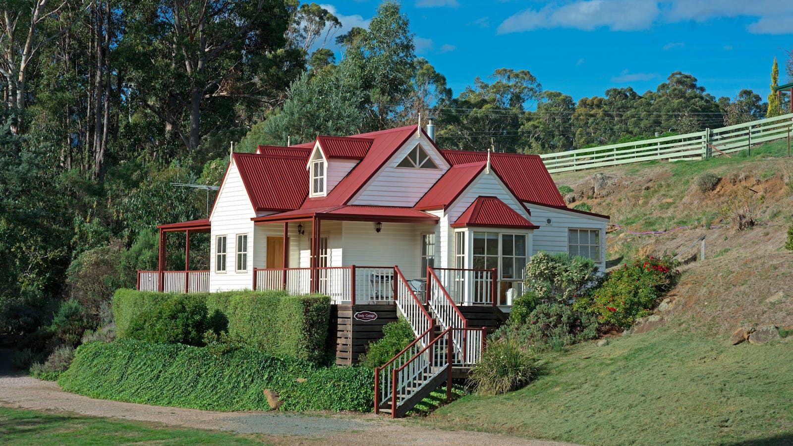 RIVERFRONT - RELAX & ENJOY CRABTREE RIVER COTTAGES