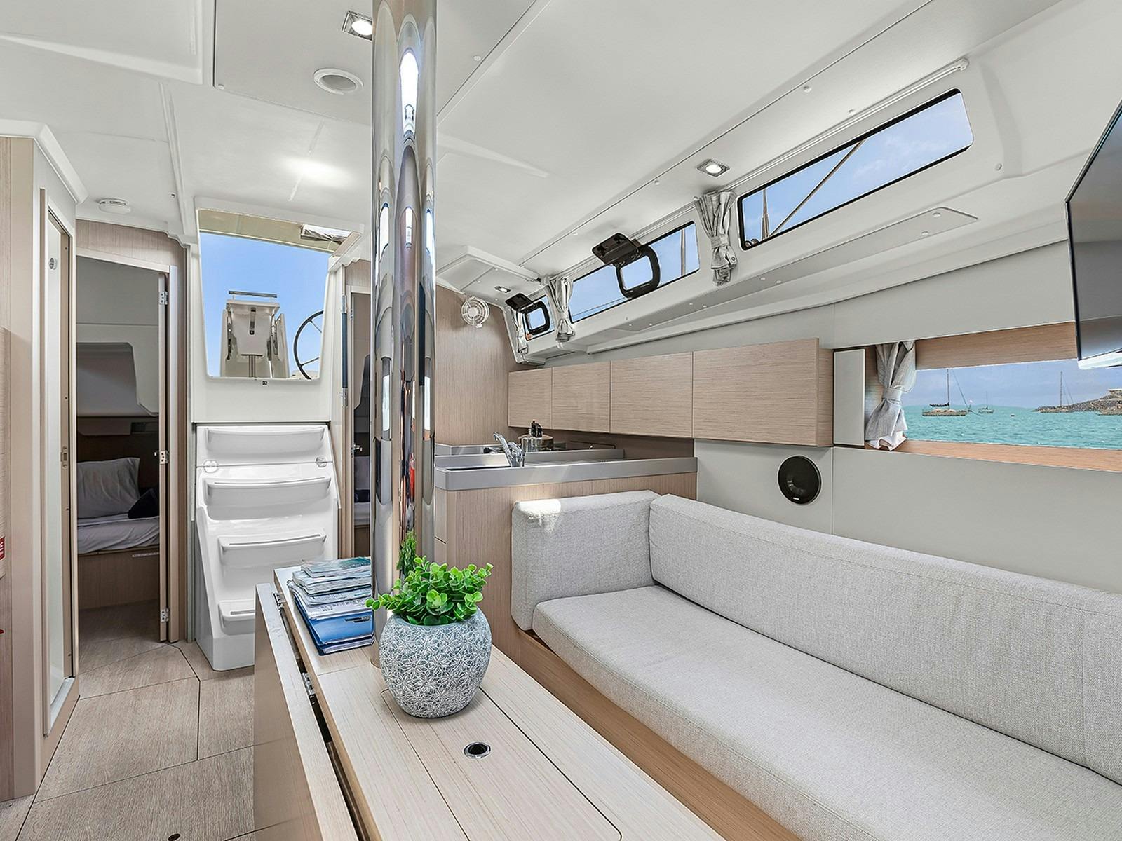 Beneteau 38.1 - Saloon
