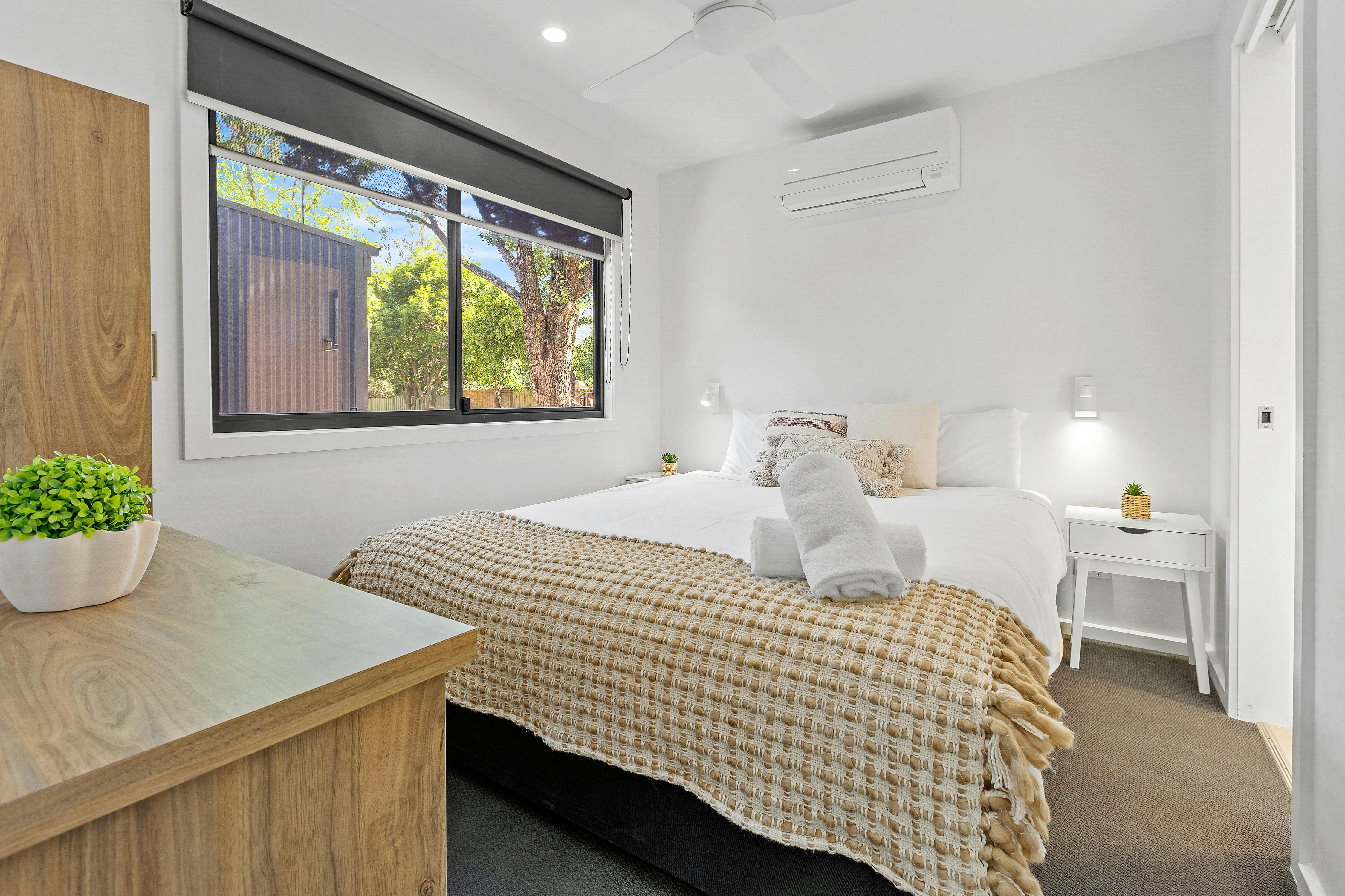 Villa (3 BR) Bedroom | Tasman Holiday Parks - South Bright