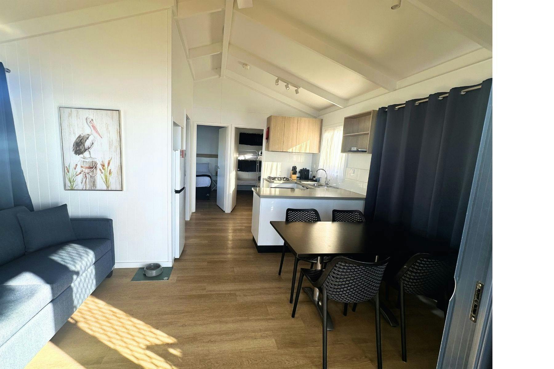 Lounge/dining