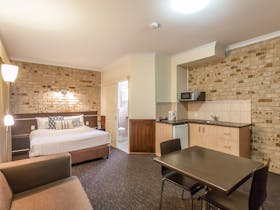 Highlander Motor Inn and Apartments
