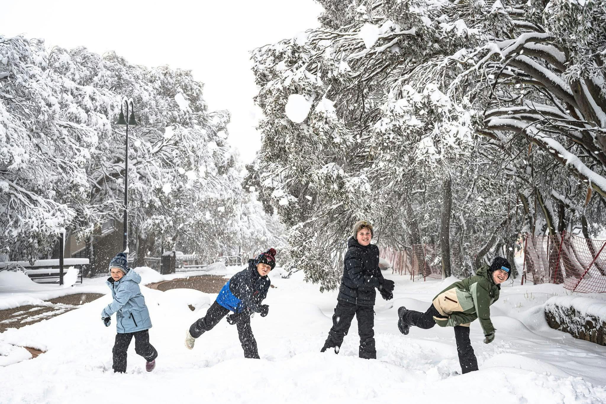Falls Creek snow fight!